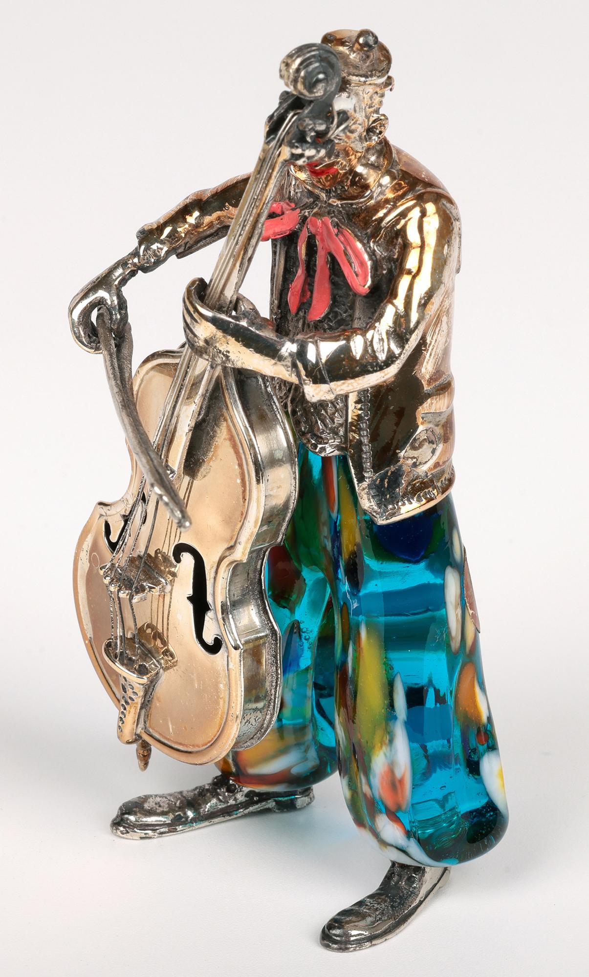 Milieu du XXe siècle Vittorio Angini Figure de clown jouant du Cello, en Murano, montée sur argent en vente