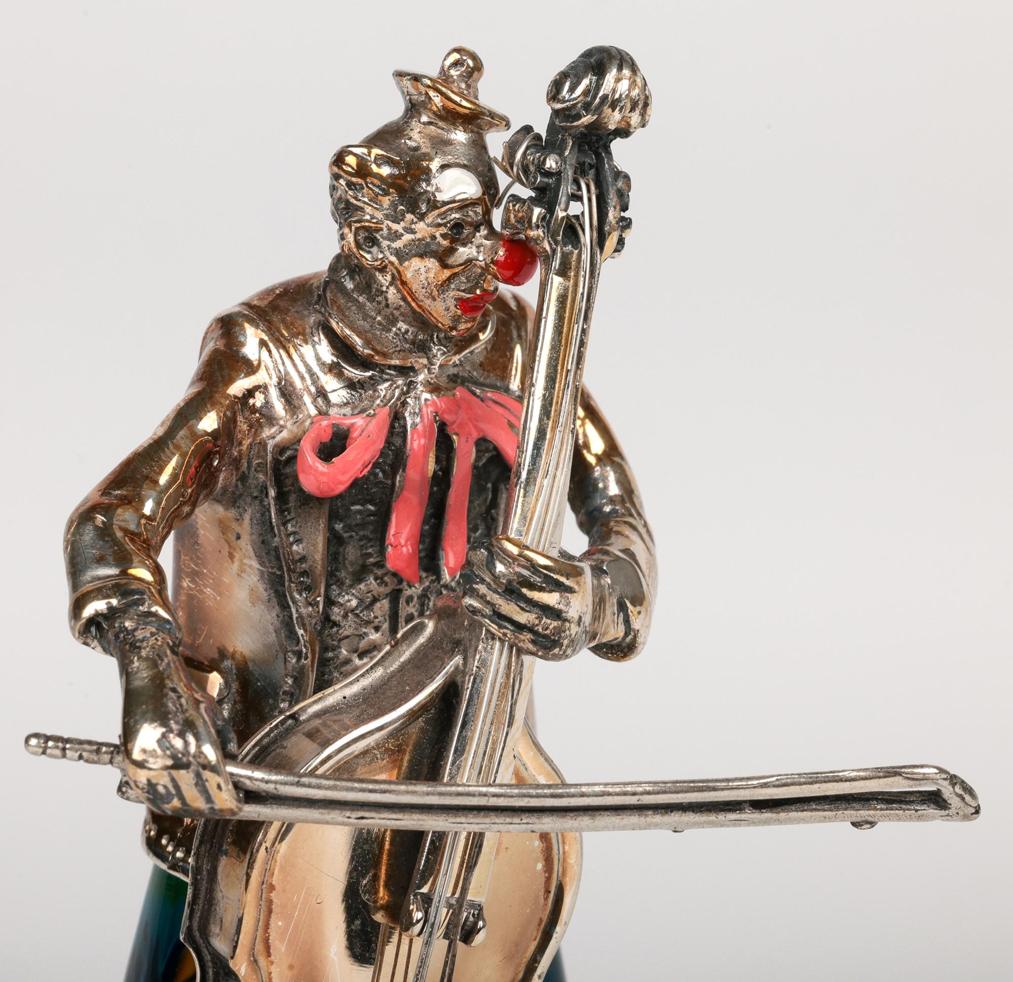 Argent Vittorio Angini Figure de clown jouant du Cello, en Murano, montée sur argent en vente