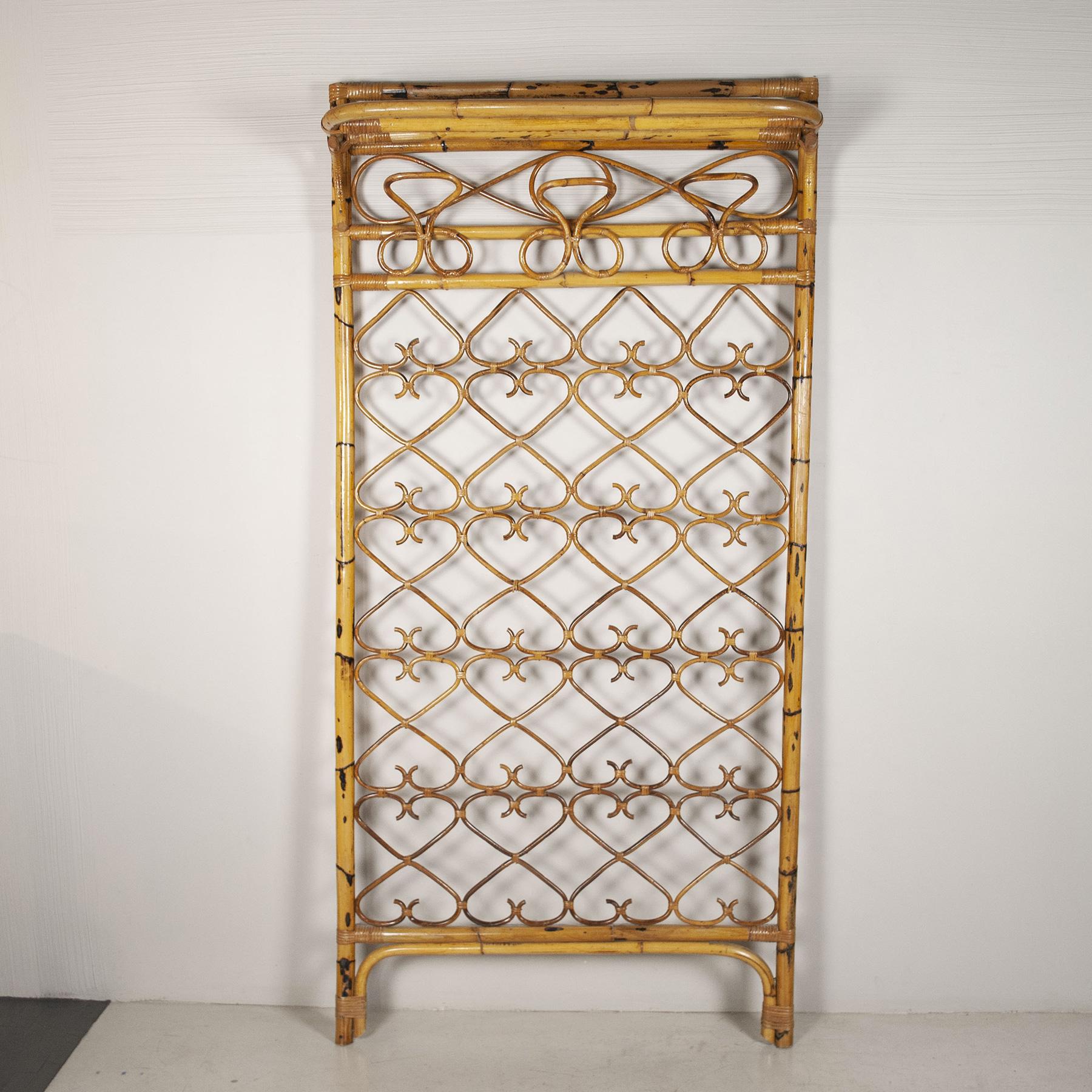 Italian production bamboo cane coat rack 3 places by Vittorio Binacina

In Lurago d'Erba Giovanni treasured the art of the ancient craft of basket weaving and, more than a century ago, founded his company, soon expanding its production to include
