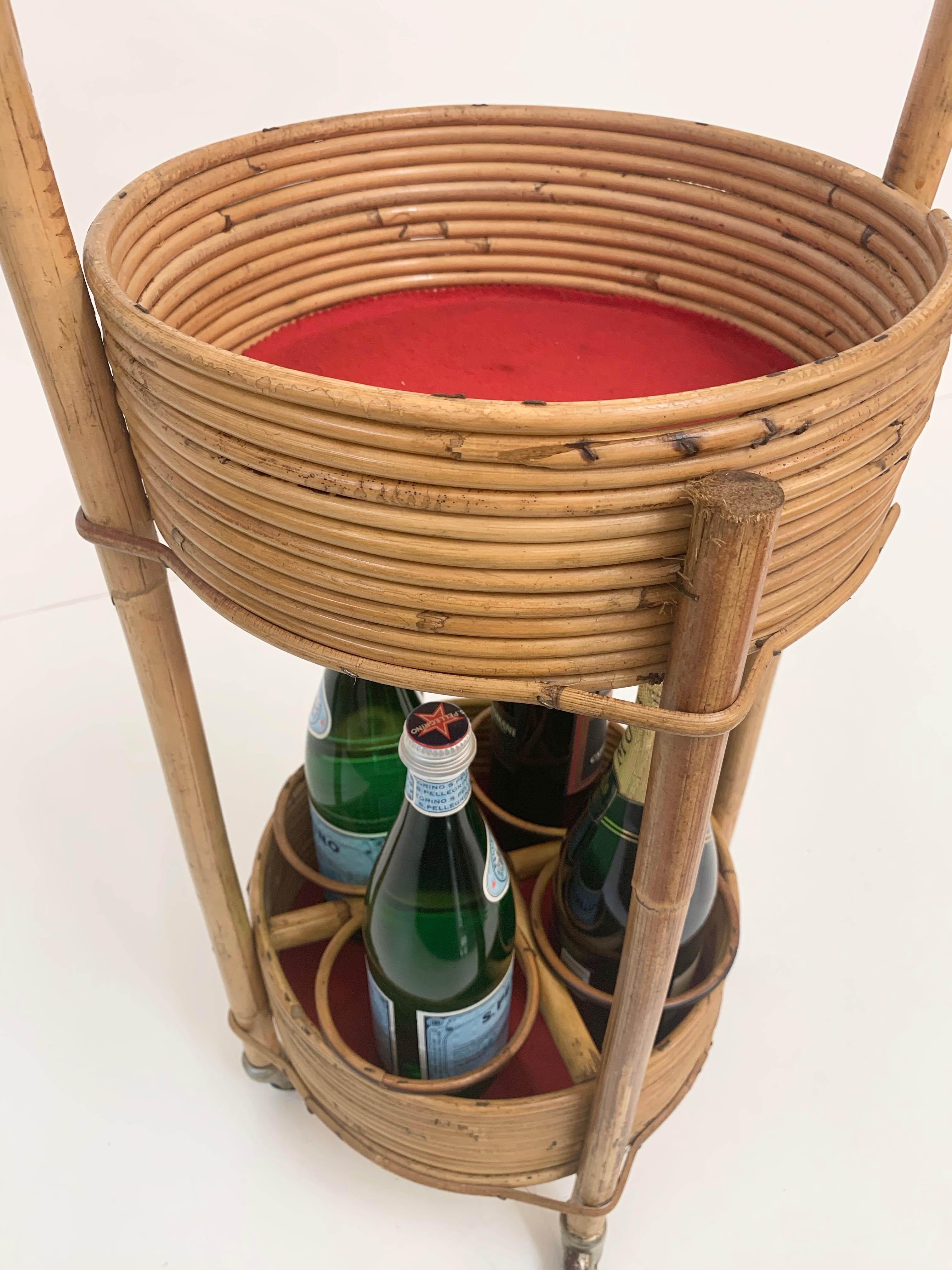 e chariot de bar italien en bambou, rotin et velours rouge, années 1960 en vente 1