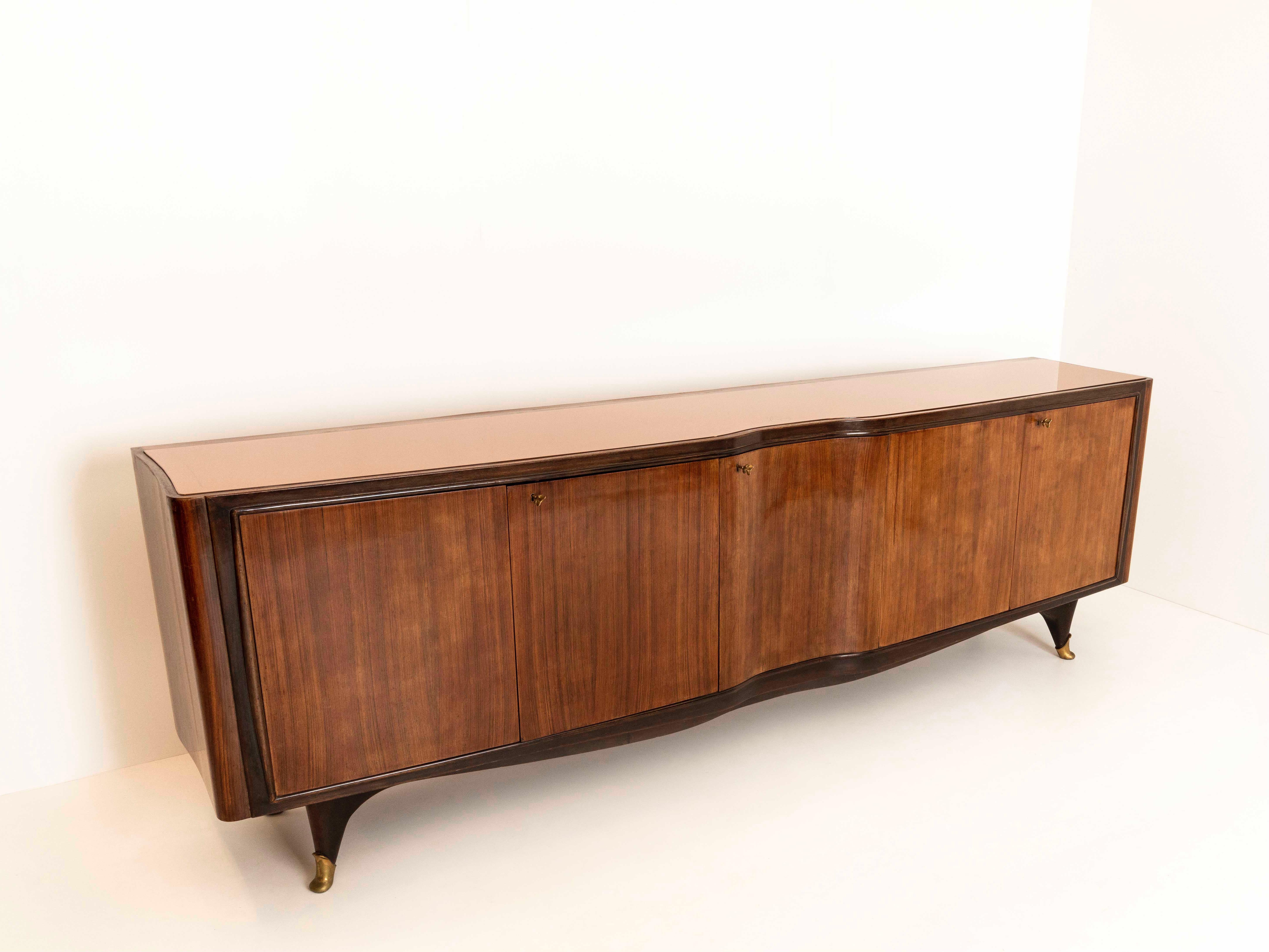 Mid-Century Modern Vittorio Dassi Credenza in Wood, Glass and Brass, Italy 1950s For Sale