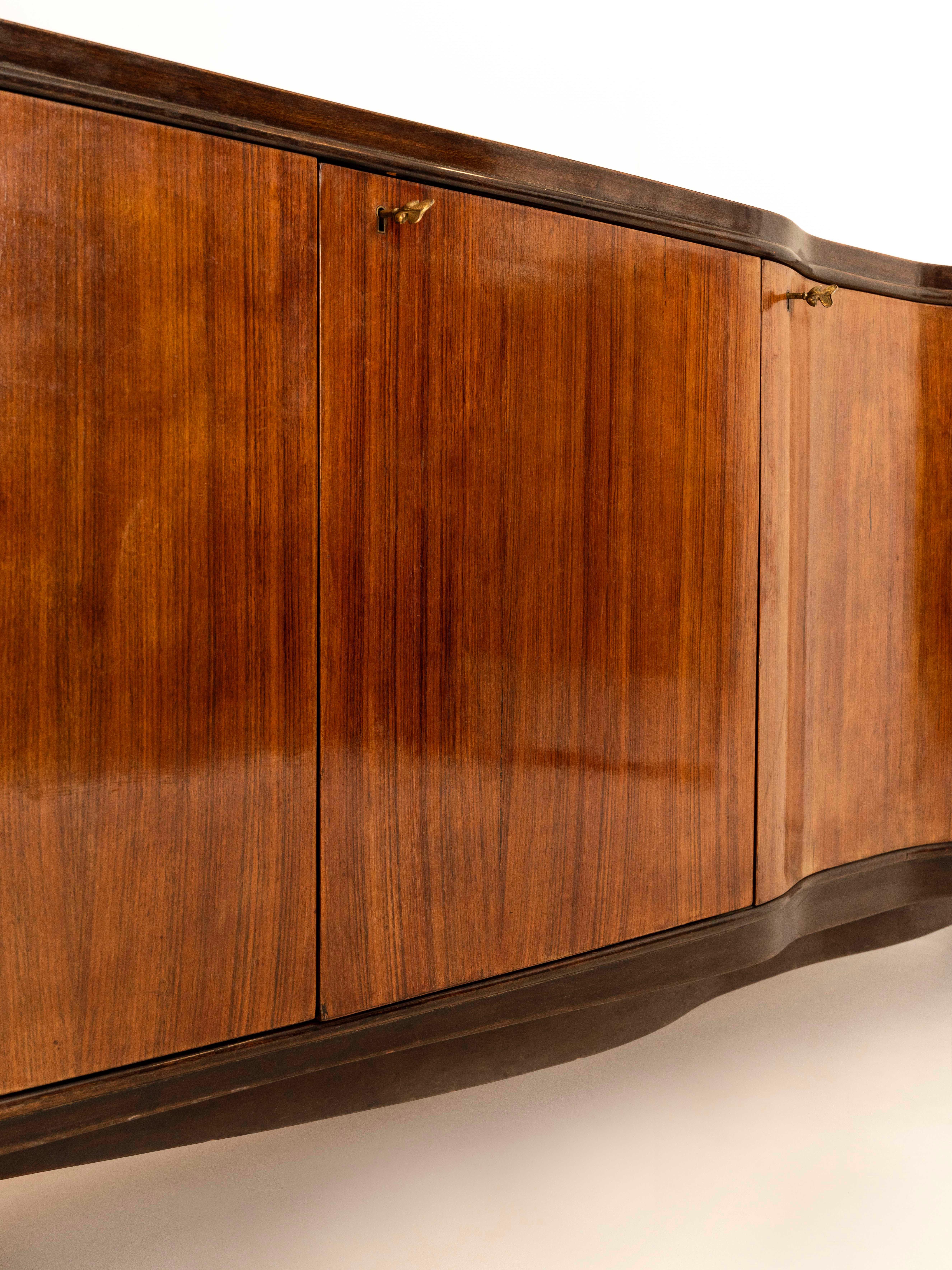 Vittorio Dassi Credenza in Wood, Glass and Brass, Italy 1950s For Sale 3