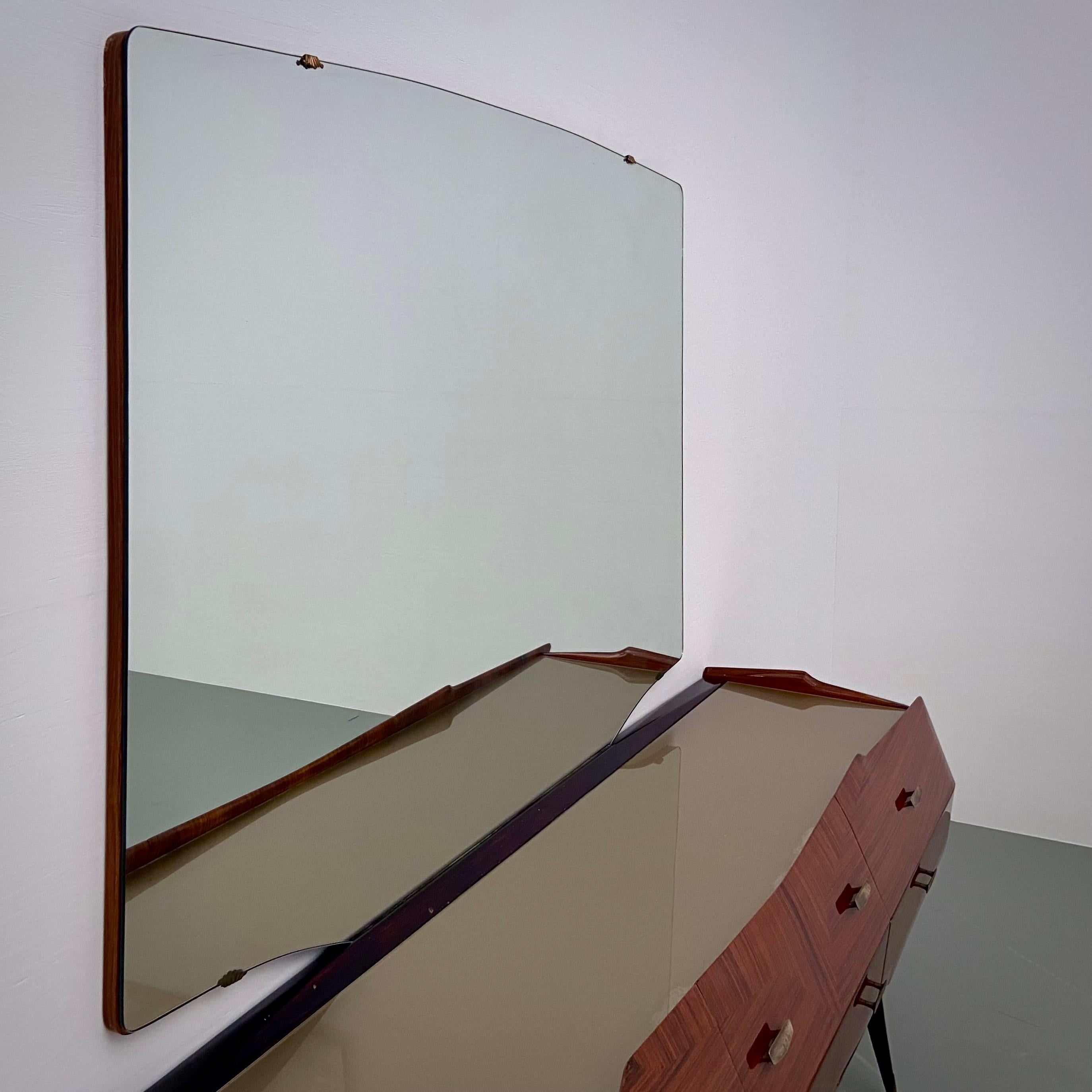 Vittorio Dassi-Anrichte mit Spiegel aus Holz, Glas und Messing, Italien, 1960er Jahre (Italienisch) im Angebot