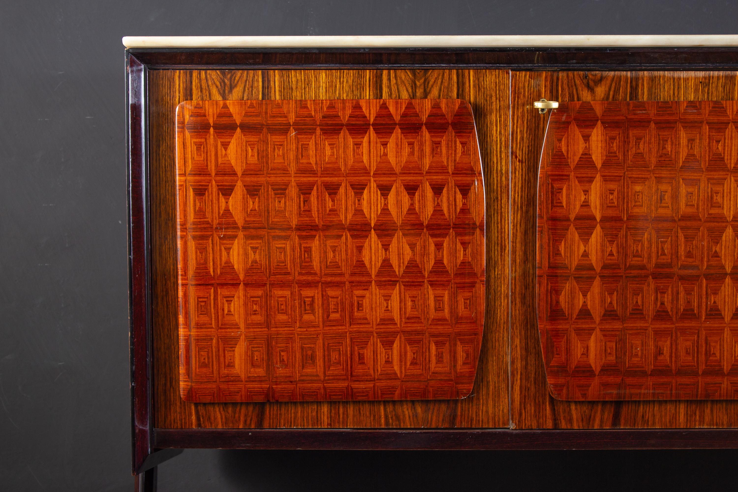 italien Enfilade ou meuble de bar au design mi-siècle Vittorio Dassi, années 1950 en vente