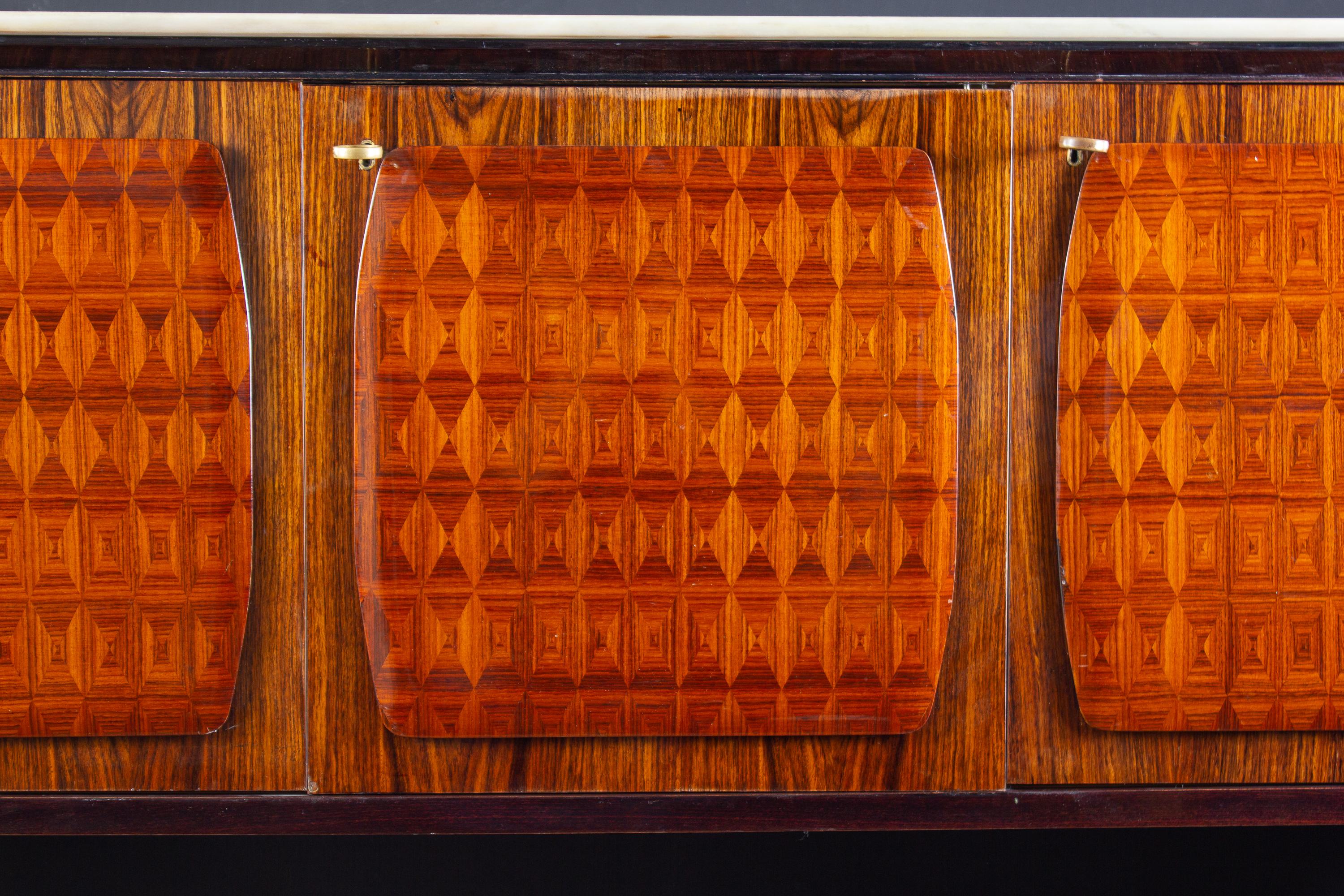 Enfilade ou meuble de bar au design mi-siècle Vittorio Dassi, années 1950 Bon état - En vente à Rome, IT