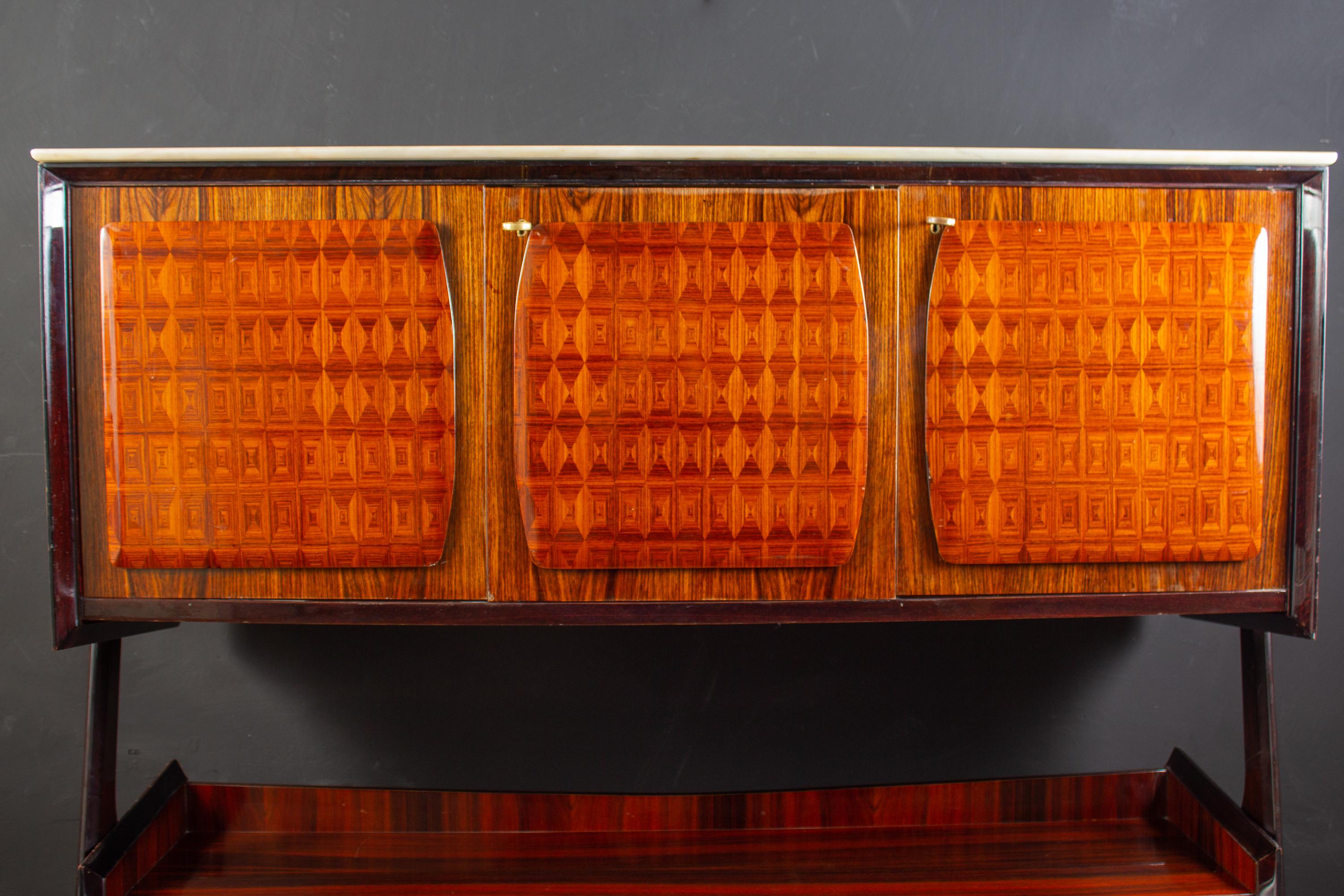 20ième siècle Enfilade ou meuble de bar au design mi-siècle Vittorio Dassi, années 1950 en vente