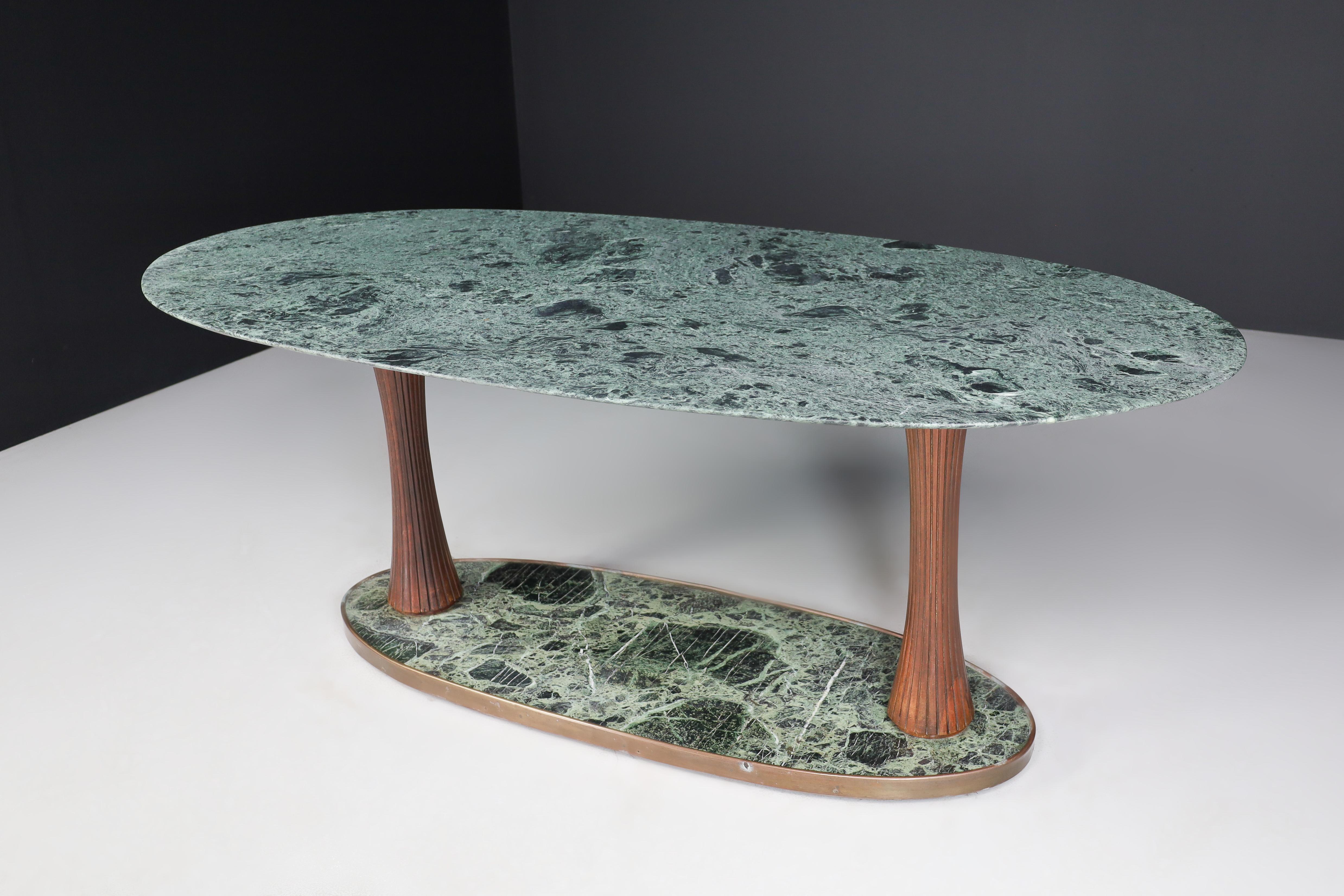 Vittorio Dassi dining or center table in Alpi Verdi Marble, Italy 1950s

Elegant dining or center table by Vittorio Dassi with an Alpi Verdi marble top and base, very well designed by Vittorio Dassi in the 1950s. It's a great item; both the
