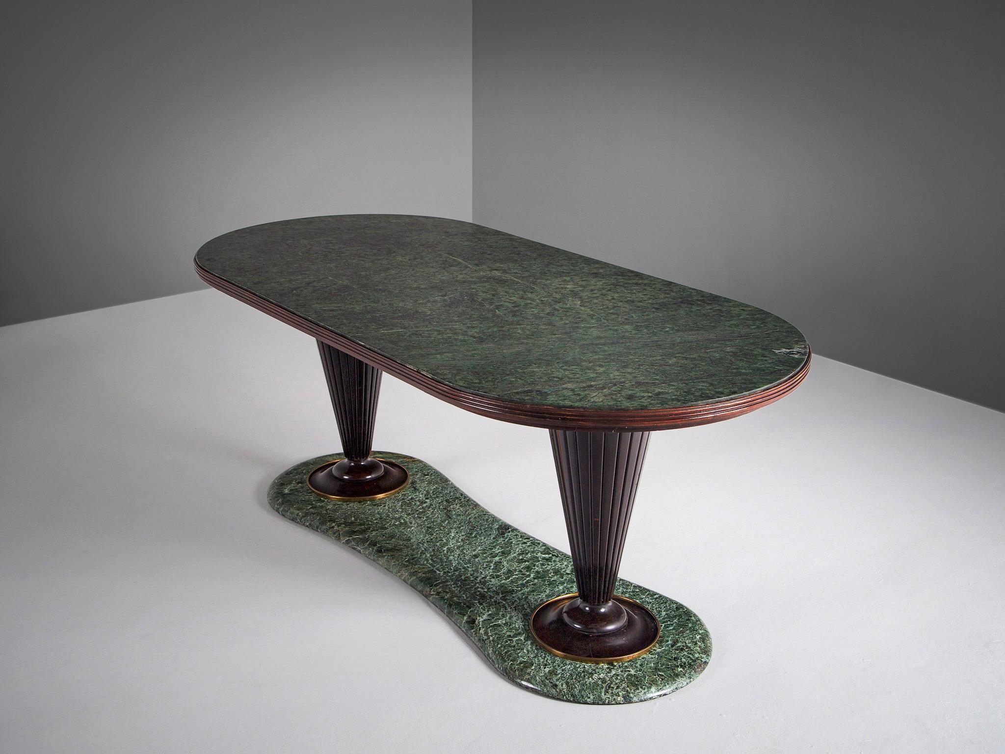Vittorio Dassi, able, in marble, wood and brass, Italy, 1950s.

Elegant dining or centre table by Vittorio Dassi with an Alpi Verdi marble top and base, which matches perfectly with the elegant designed tapered legs. The stunning woodwork, brass