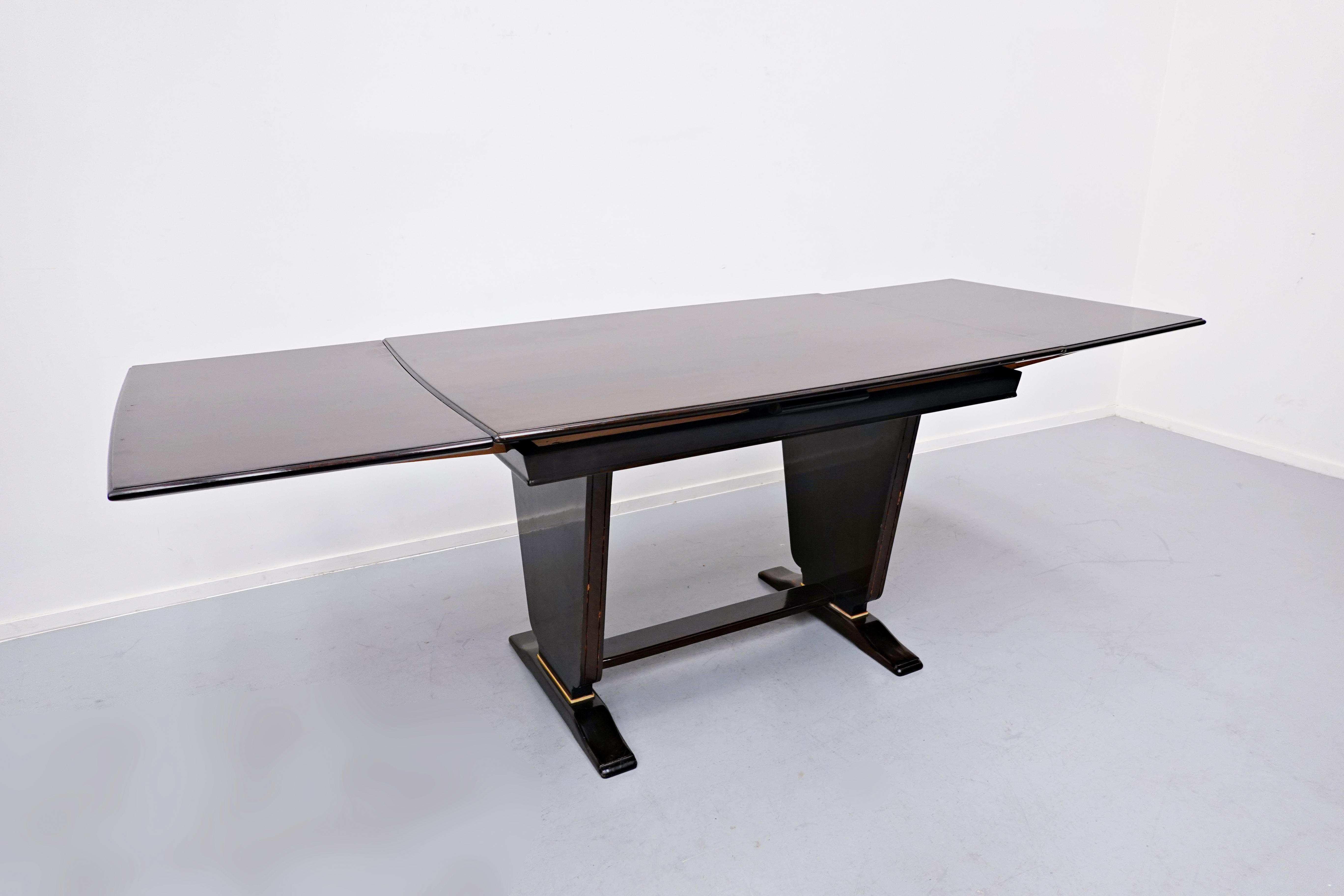 Mid-Century Modern Vittorio Dassi extendable dining table - Italy 1950s
Measures: W 120 to 213 cm.