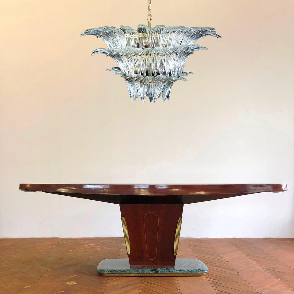 Beautiful table designed by the famous Italian Mid-Century Modern artist Vittorio Dassi, 1950.
The exceptional woodwork is highlighted by the curved green glass top and rounded edges of the structure. This Art Deco style piece is designed with