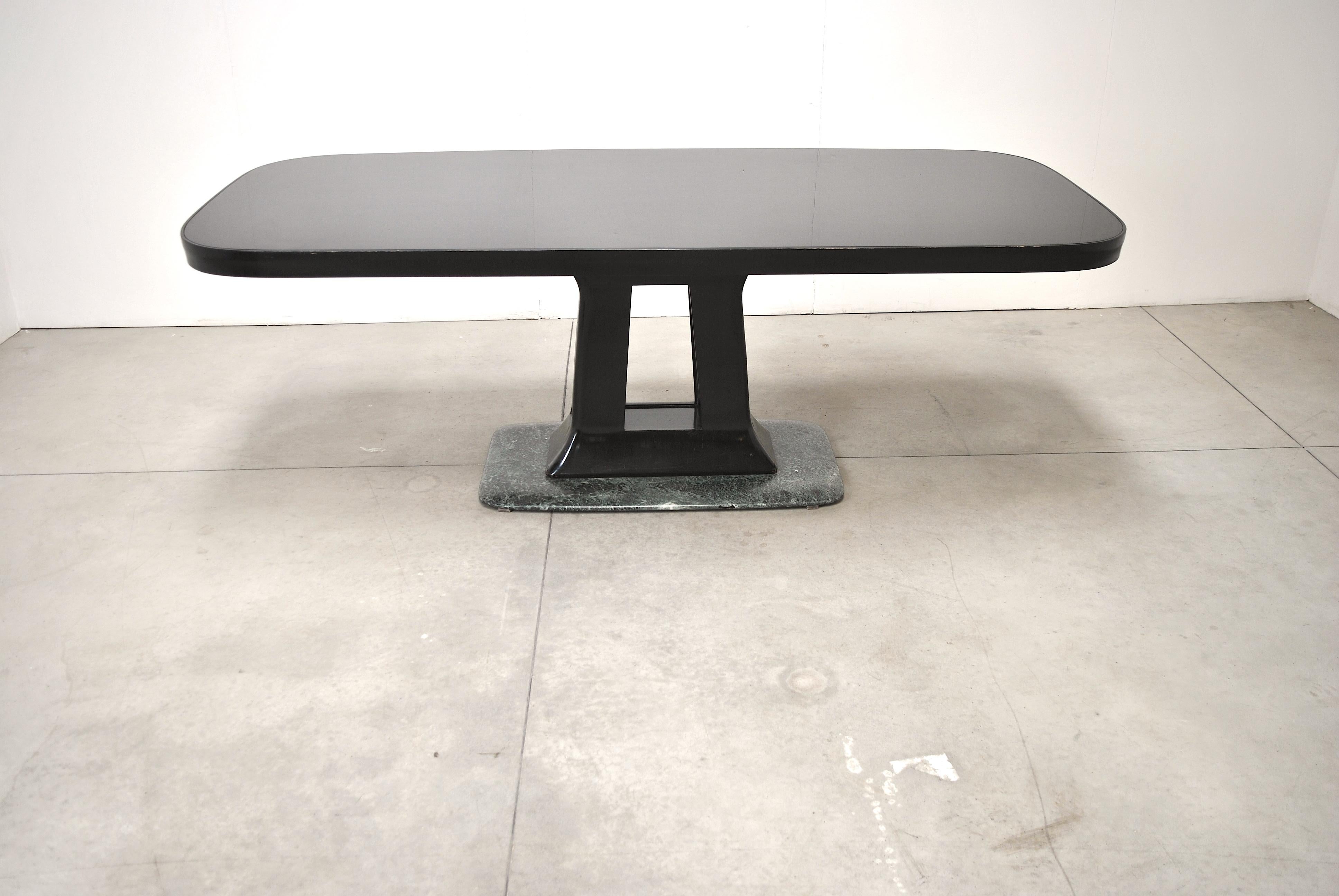 Stunning Italian dining table Art Deco style by Vittorio Dassi in the 1940s.
The structure is made of rosewood and is fixed on embossed base made in precious marble of the Alps.