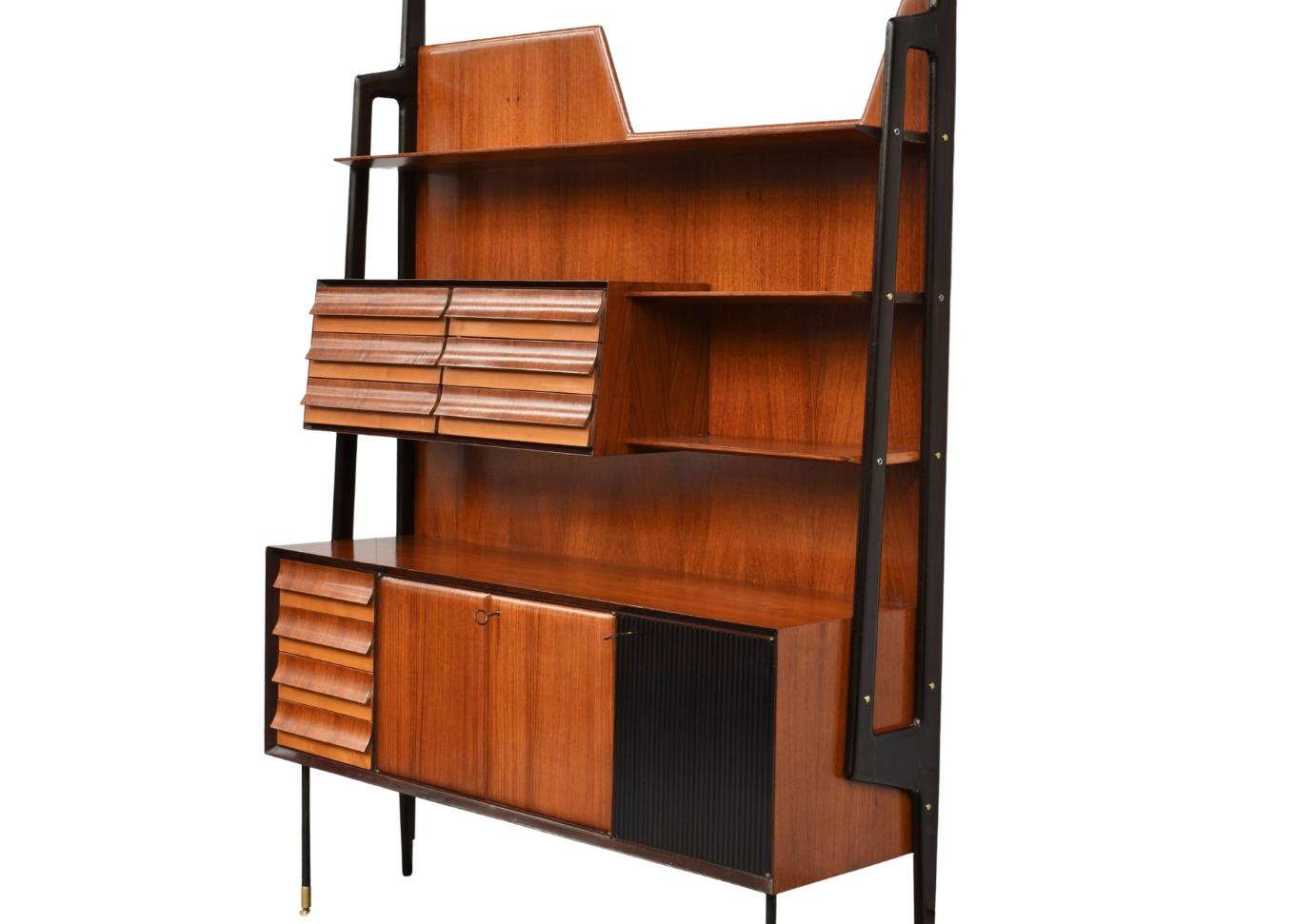 Vittorio Dassi Italian Monumental Wall Unit for Mobili Cantù, Italy, 1950s In Good Condition For Sale In Pijnacker, Zuid-Holland