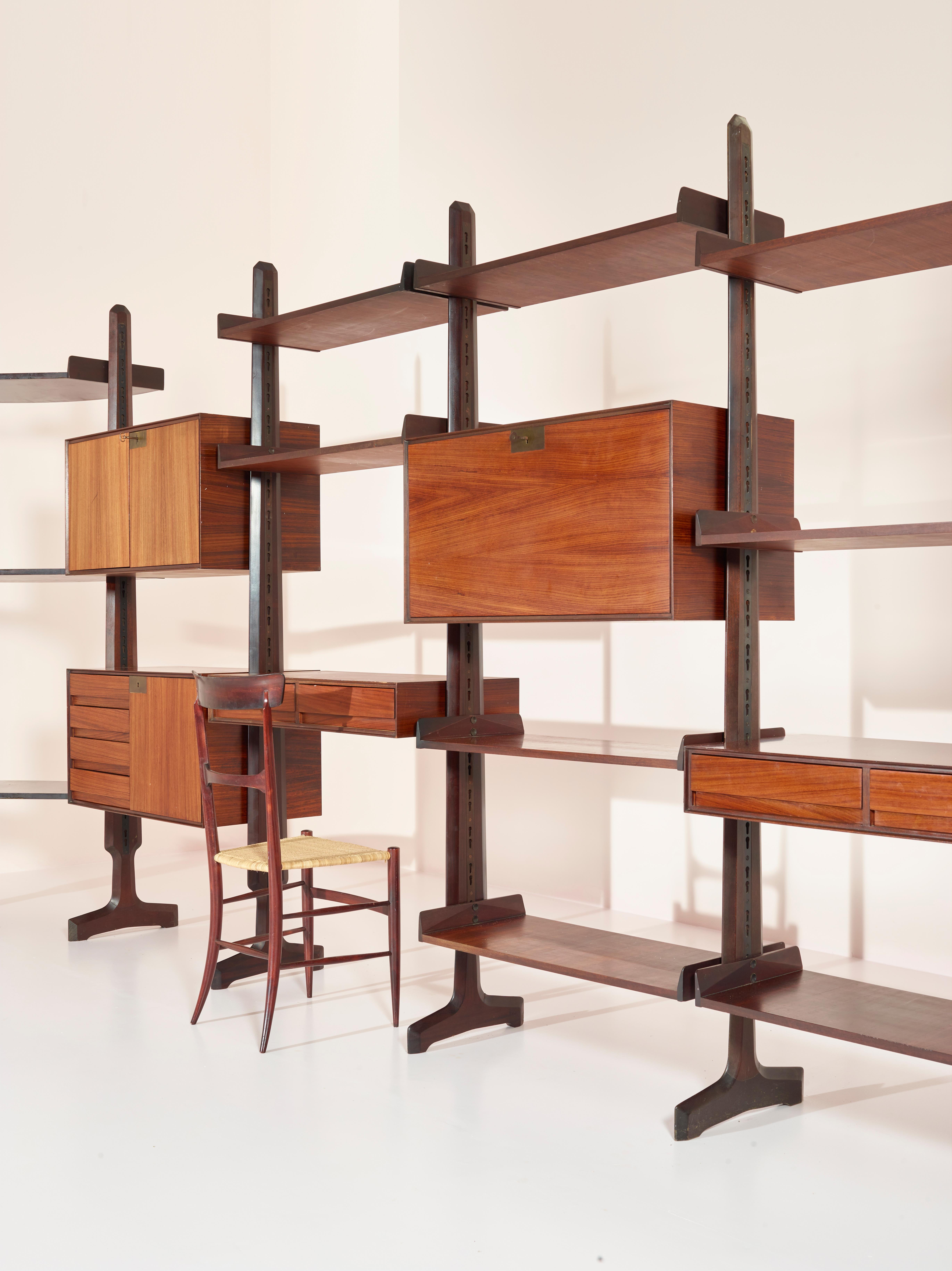 Mid-20th Century Vittorio Dassi Large Teak Wall Unit with Shelves and Storage Units, Italy, 1950s