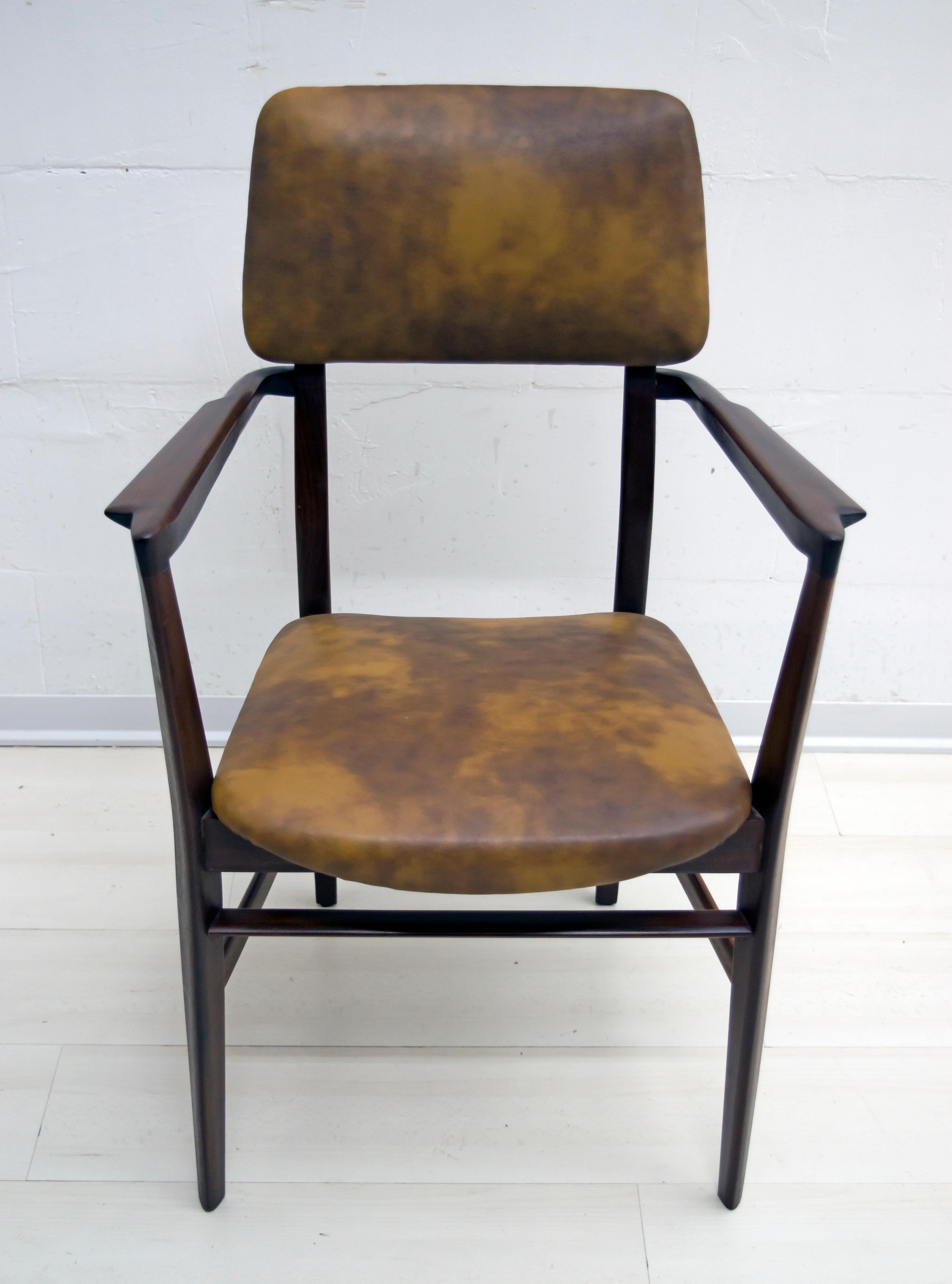 Vittorio Dassi Mid-Century Modern Italian Teakwood Writing Desk and Chair, 1950s For Sale 5