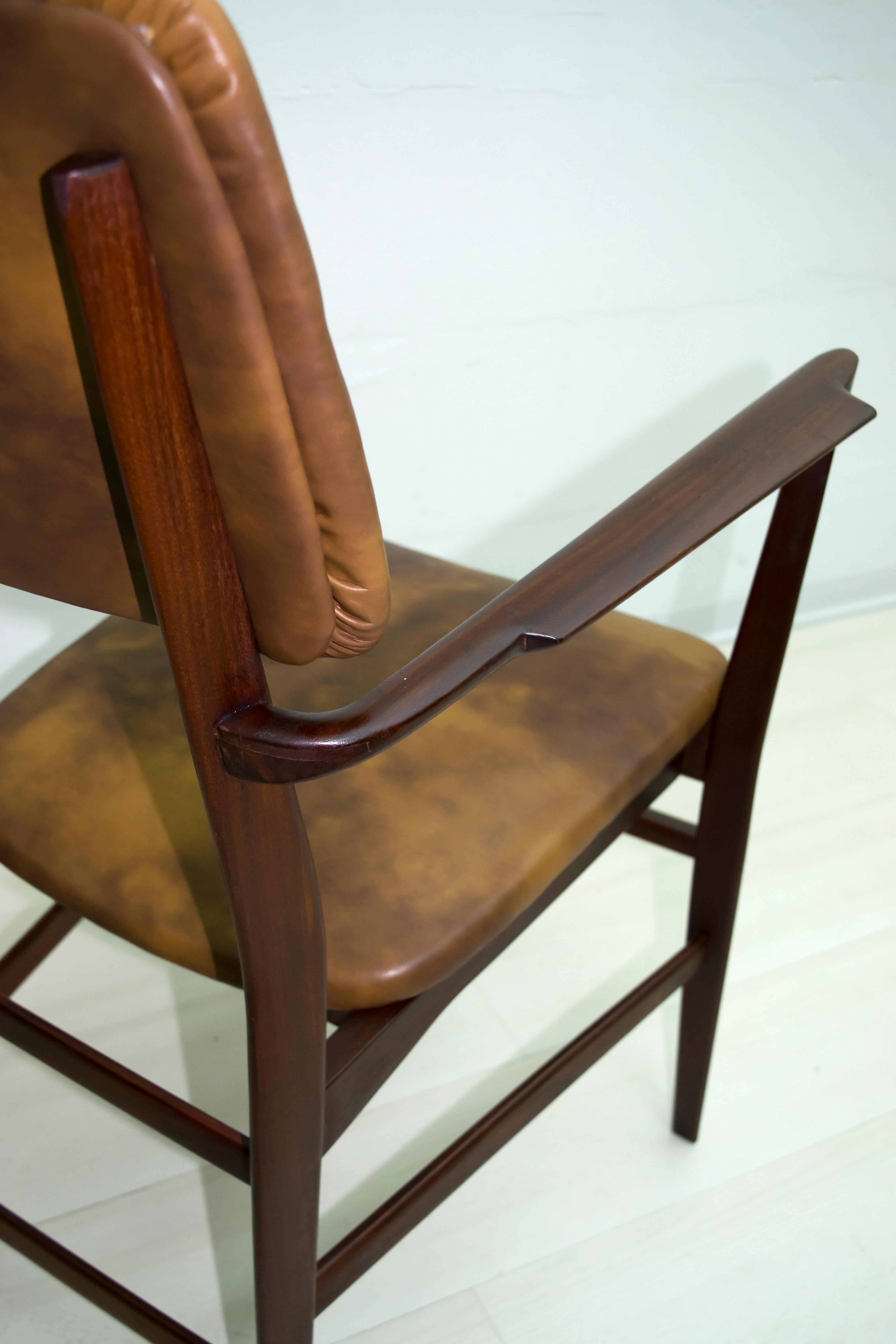 Bureau et chaise italiens en teck de style mi-siècle moderne Vittorio Dassi, années 1950 en vente 11