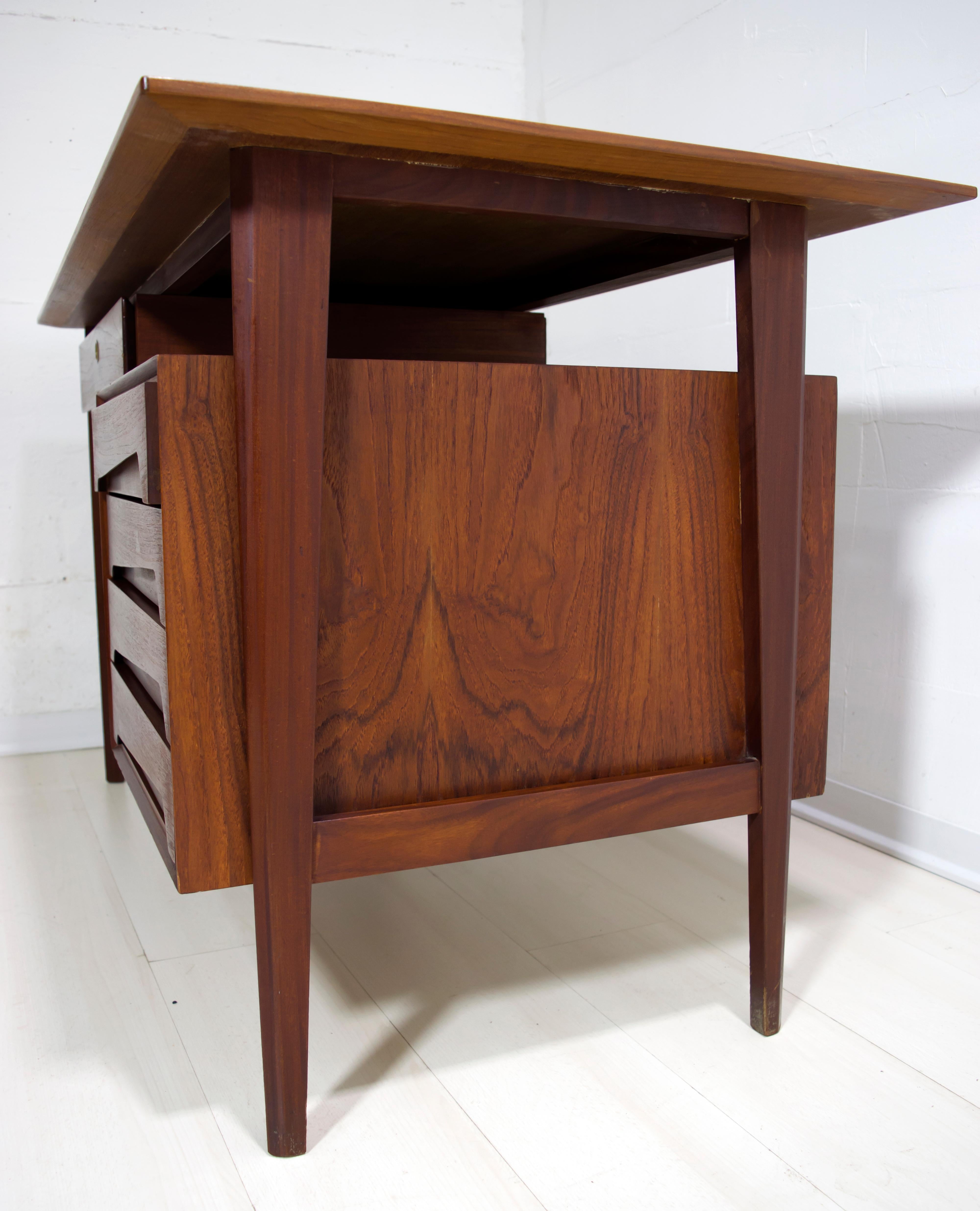Metà XX secolo Scrivania e sedia in legno di teak di Vittorio Dassi, anni '50, stile metà del secolo scorso in vendita