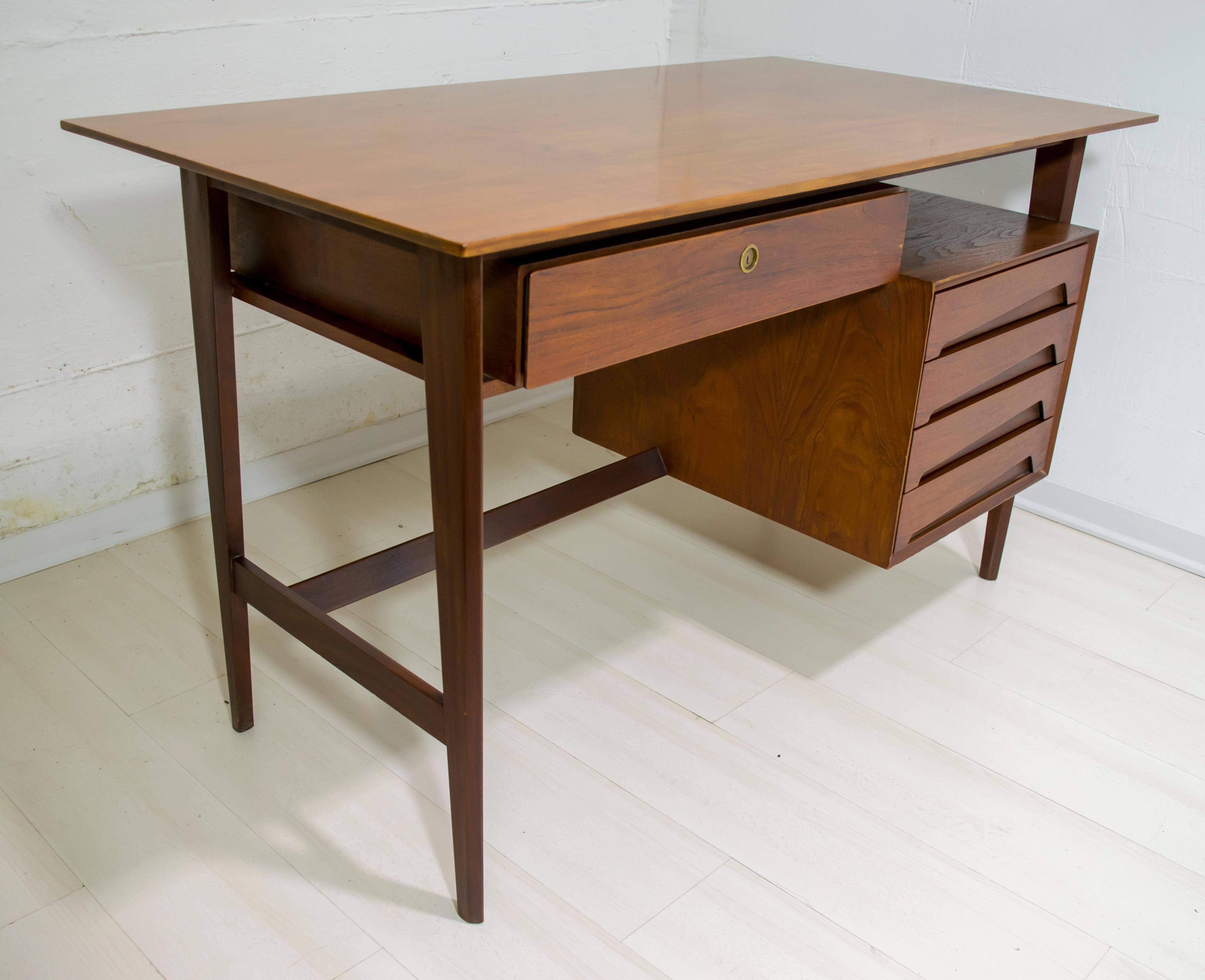 Vittorio Dassi Mid-Century Modern Italian Teakwood Writing Desk and Chair, 1950s For Sale 1