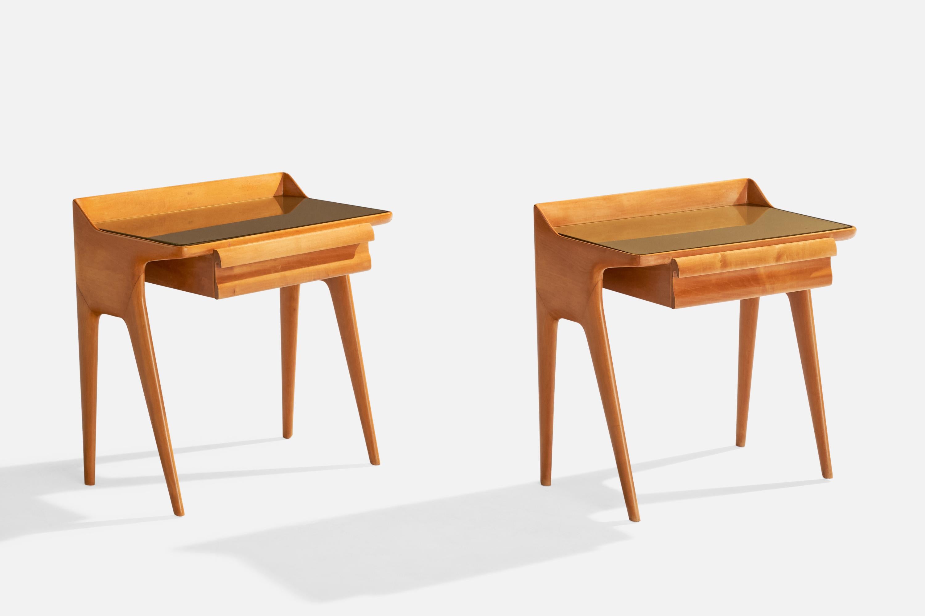 A pair of wood and gold-colored glass nightstands designed and produced by Vittorio Dassi, Italy, c. 1950s.

Dimensions: 21.5“ H x 21“ W x 14“ D 

 