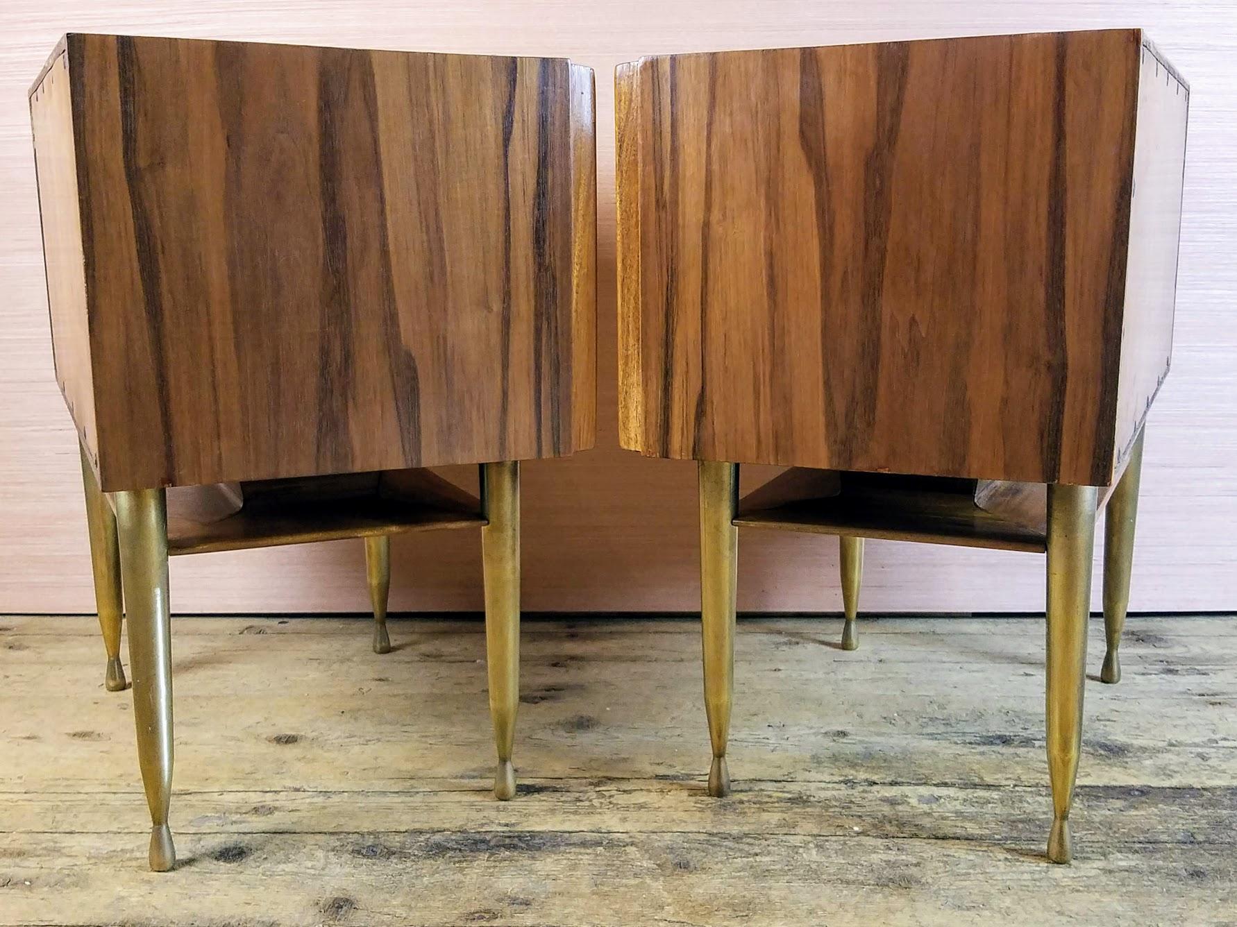 Walnut Vittorio Dassi Pair of End Tables / Nightstands, Italy, Mid-1950s