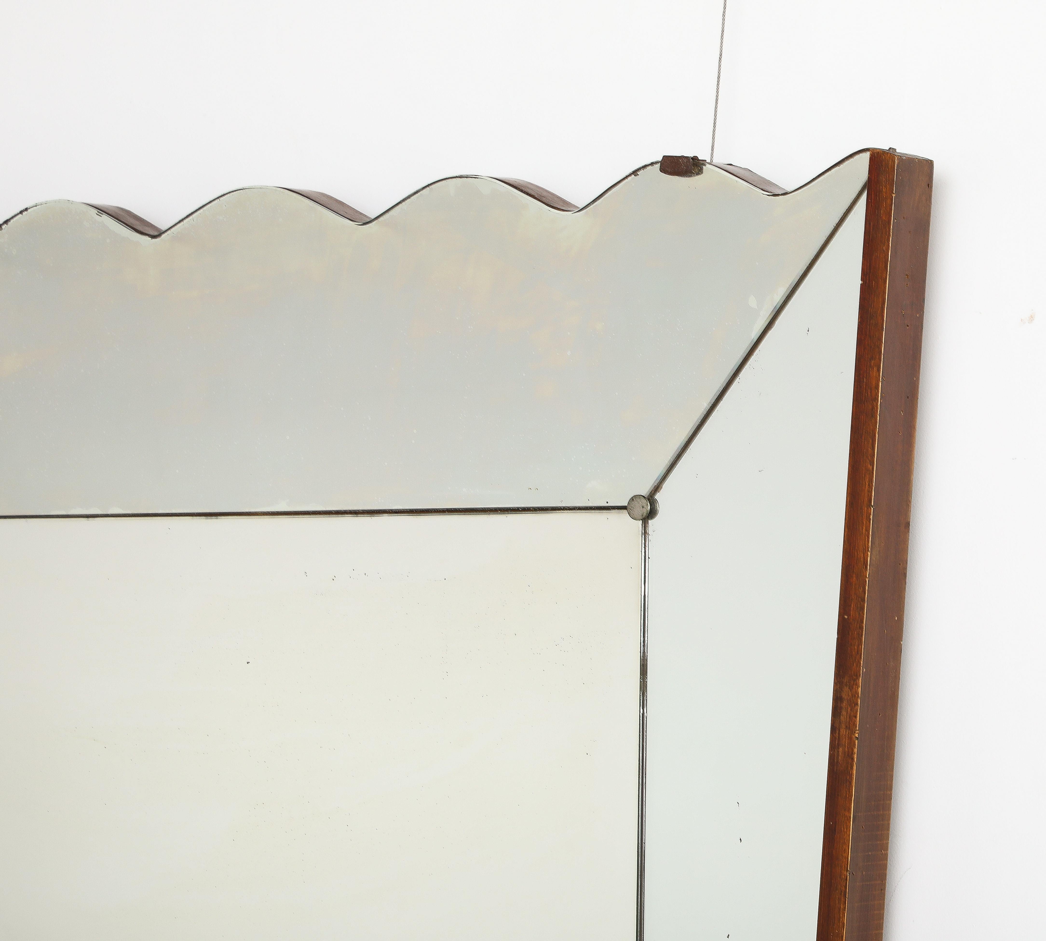 European Vittorio Dassi Scalloped Wood Wall Mirror, Italy circa 1940  For Sale