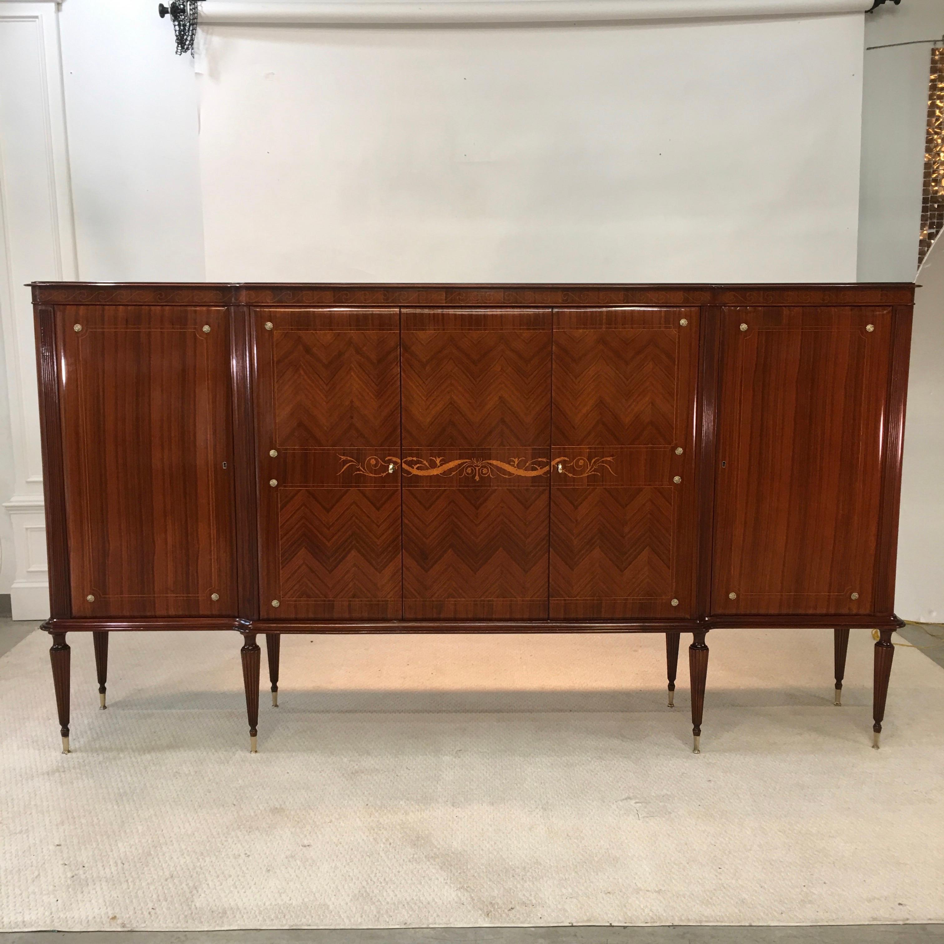 Mid-Century Modern Vittorio Dassi Sideboard Bar Cabinet en vente