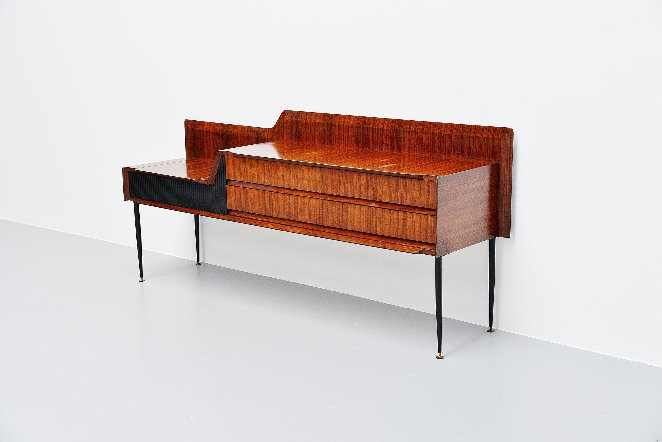 Fantastic shaped drawer cabinet designed by Vittorio Dass and produced by Dassi, Italy, 1950. Vittorio Dassi worked very closely with Gio Ponti and also manufactured some furniture for Ponti before he started completely for himsel. You can see that