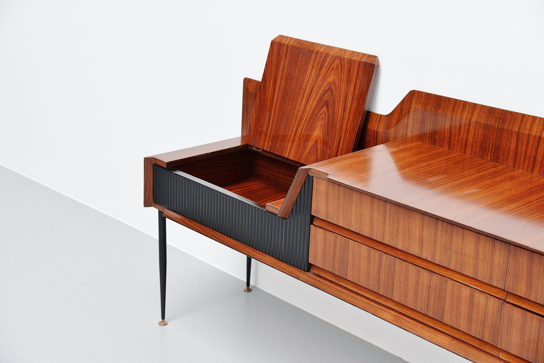Vittorio Dassi Sideboard in Rosewood, Italy, 1950 In Good Condition In Roosendaal, Noord Brabant