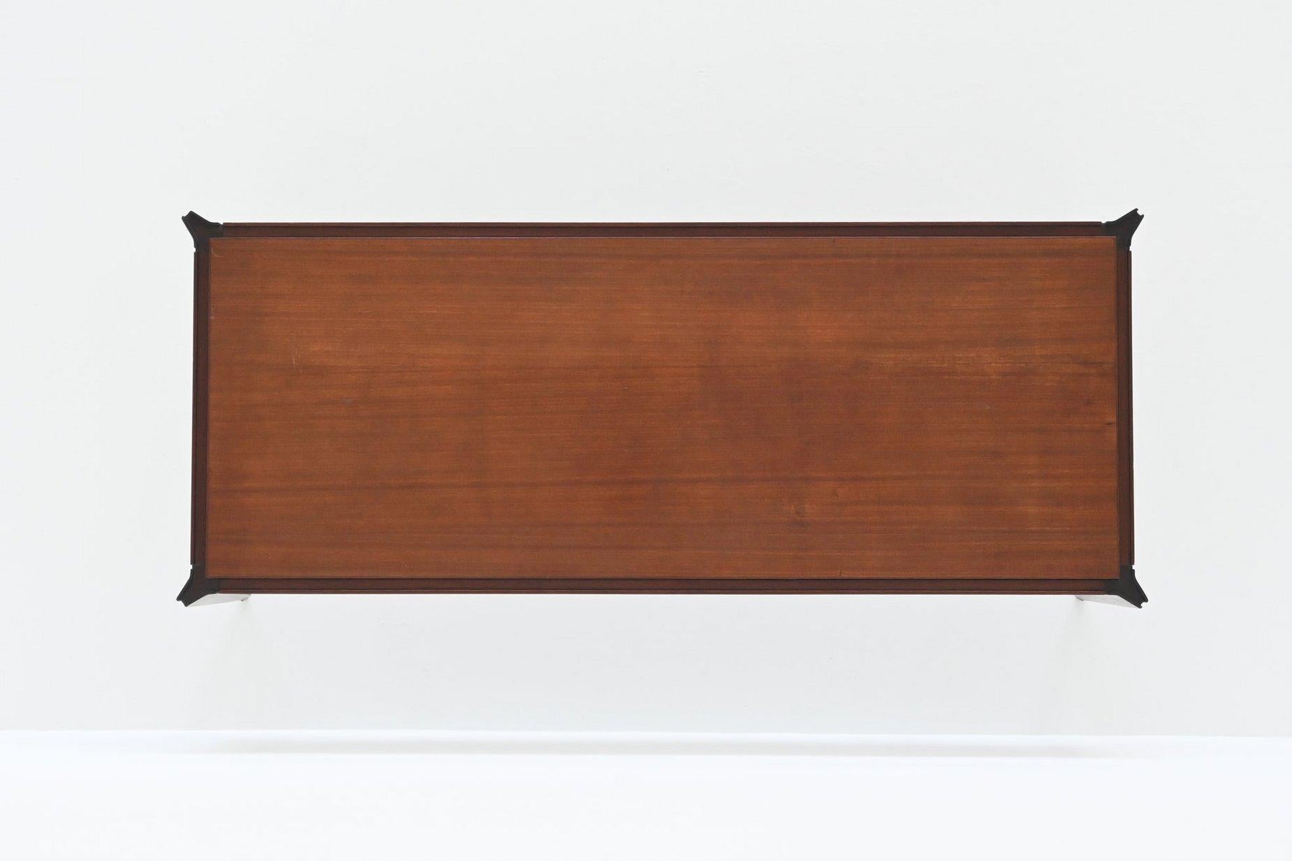 Vittorio Dassi style Italian coffee table in mahogany Italy 1960 For Sale 12