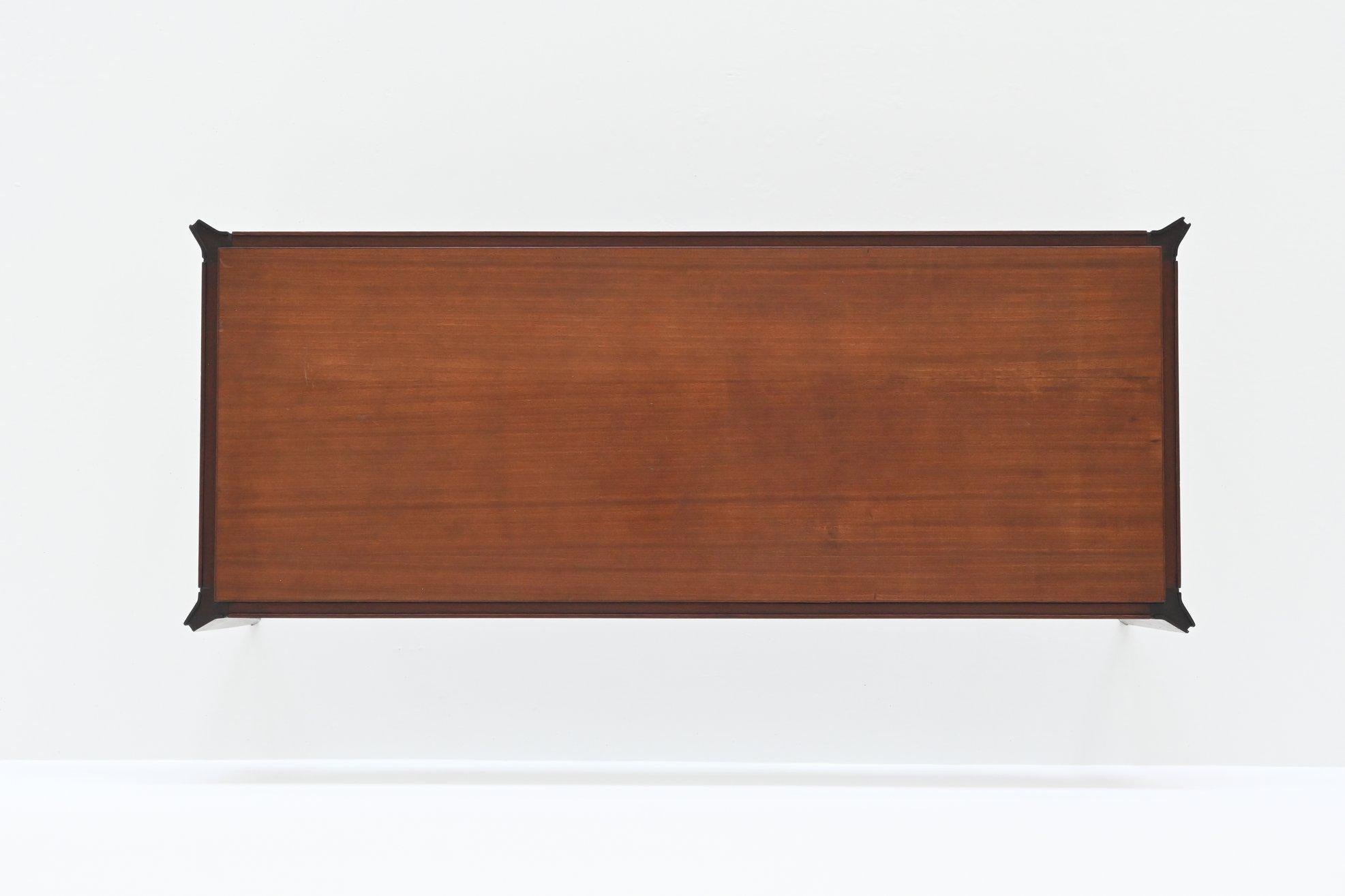 Italienischer Couchtisch im Vittorio Dassi-Stil aus Mahagoni, Italien 1960 im Angebot 14