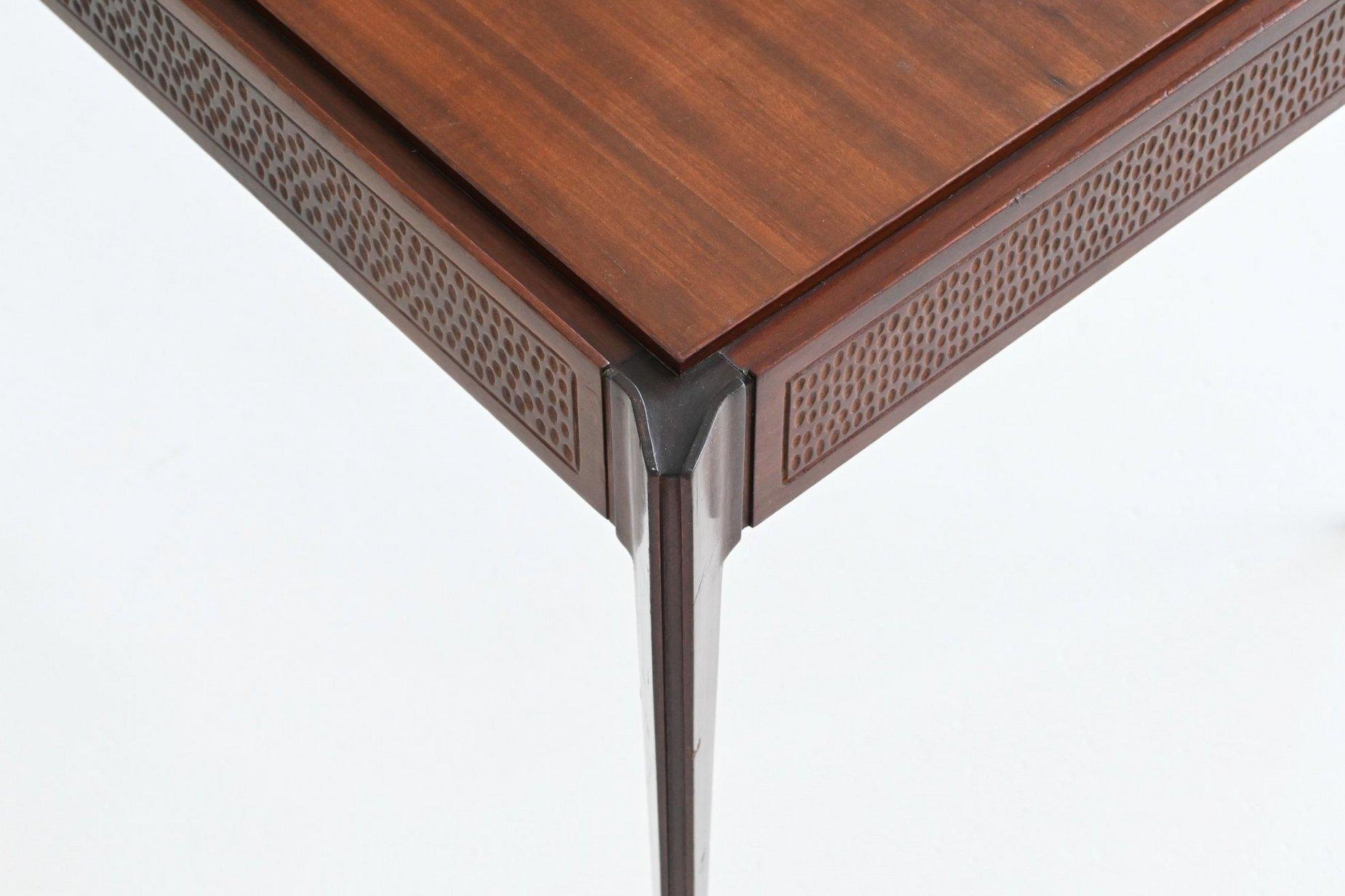 Vittorio Dassi style Italian coffee table in mahogany Italy 1960 For Sale 1