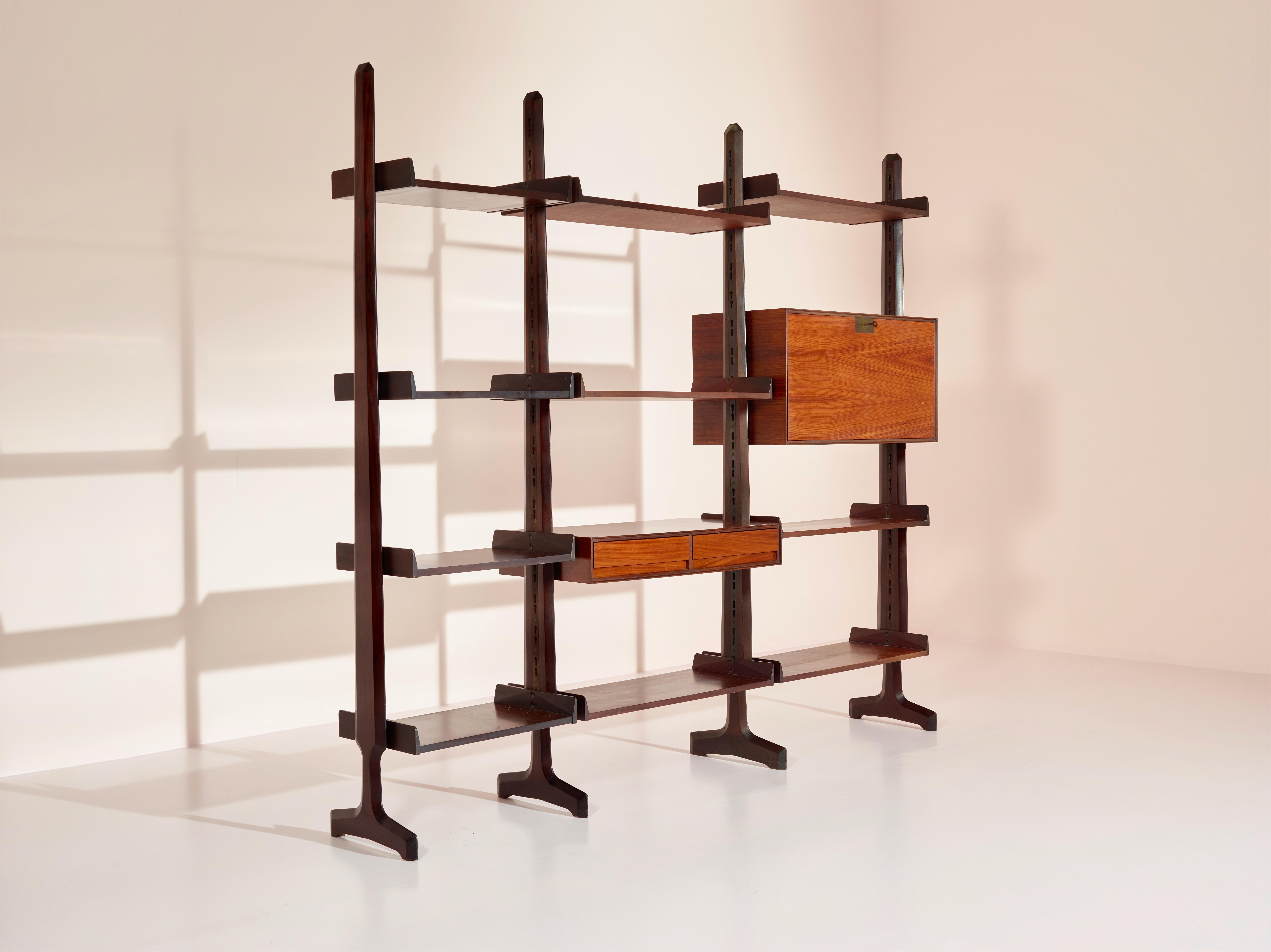 Vittorio Dassi Teak Wall Unit with Shelves and Storage Units, Italy, 1950s In Good Condition In Chiavari, Liguria