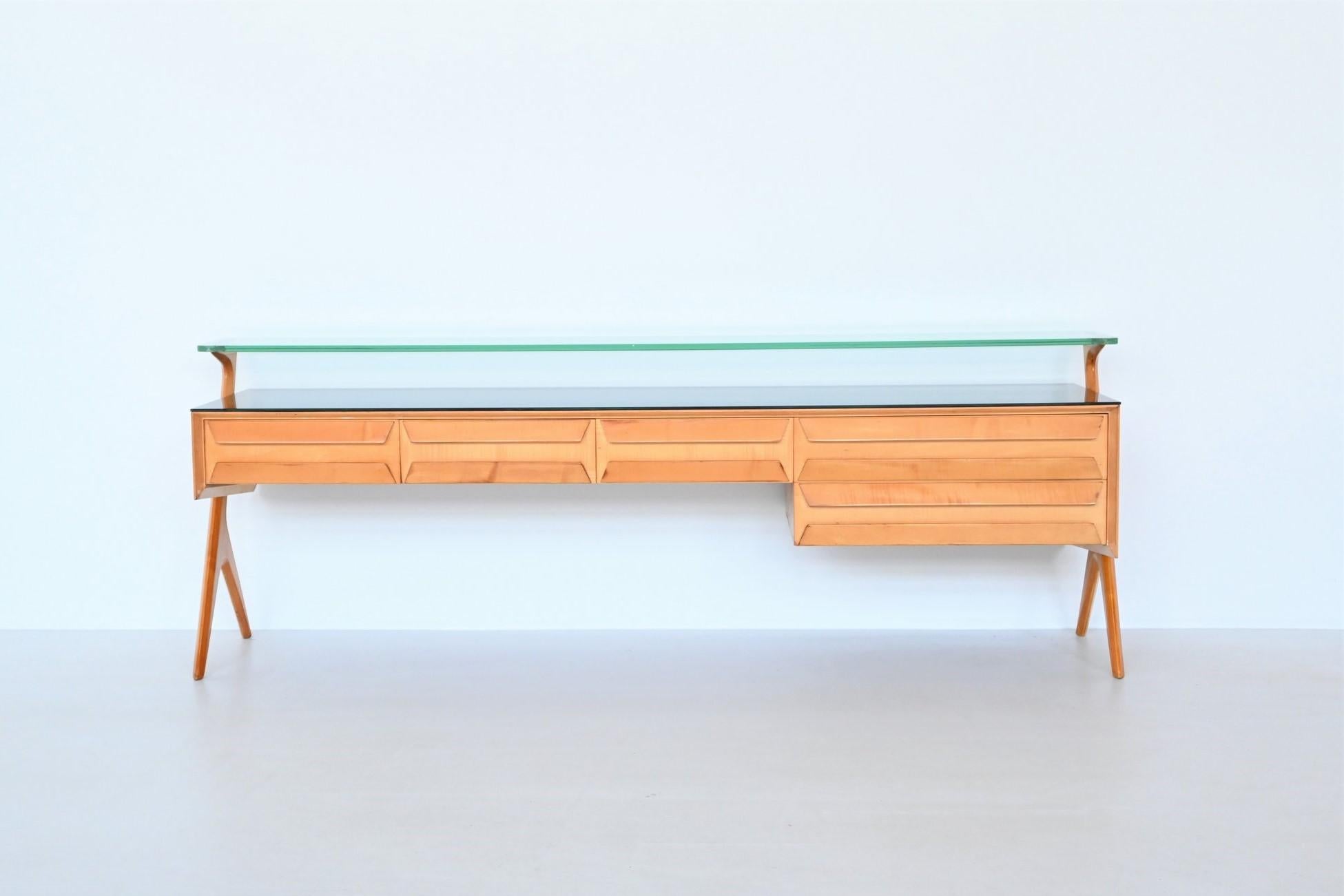 Beautiful sideboard designed by Vittorio, Alessandro and Plinio Dassi and produced in Lissone by Dassi, Italy 1950. This wonderful sideboard is executed in birch wood that supports an engraved groove crystal glass shelve. There is a black glass on