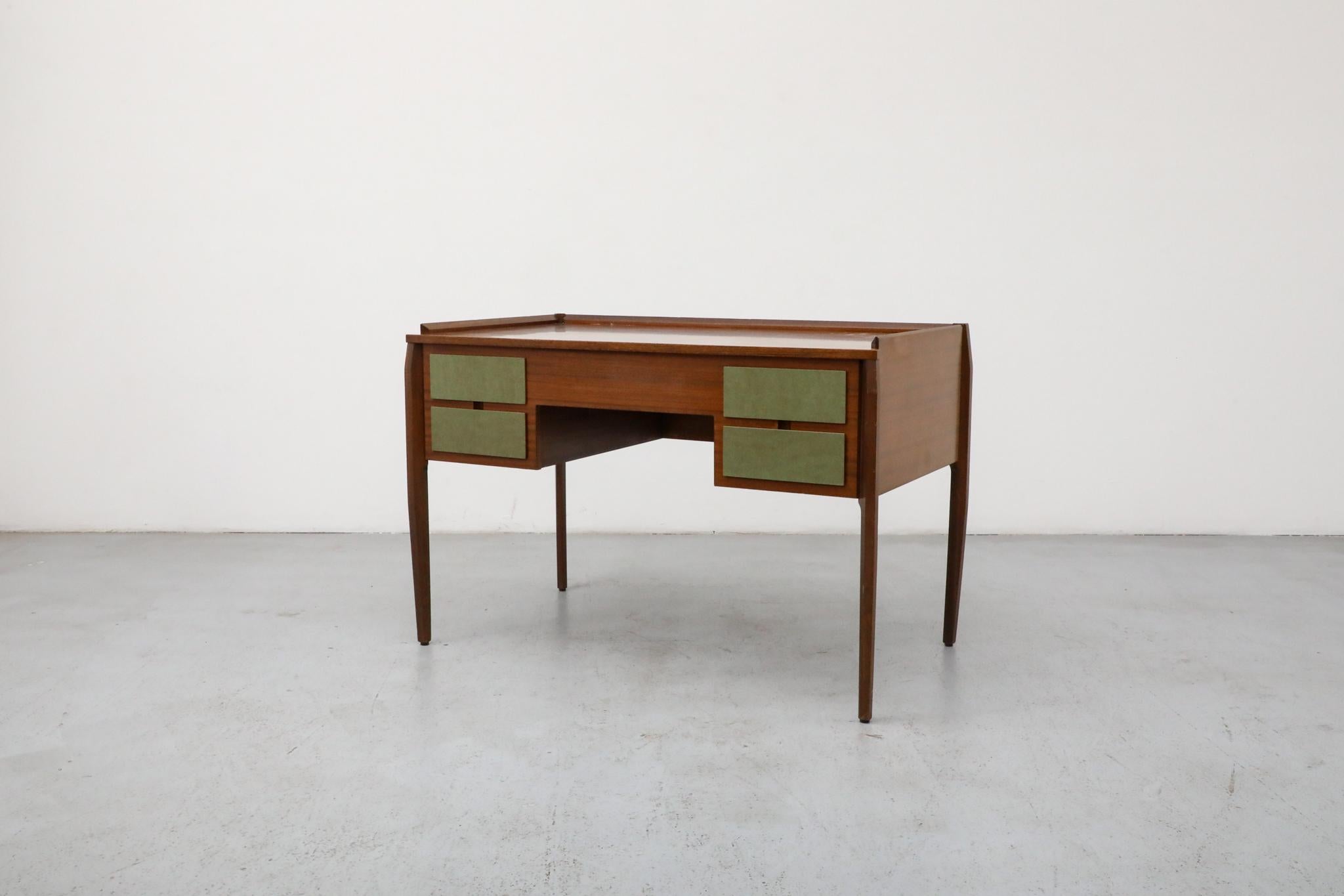 Italiano Scrivania Vittorio Dassi, stile Gio Ponti, Greene & Greene, metà secolo in vendita