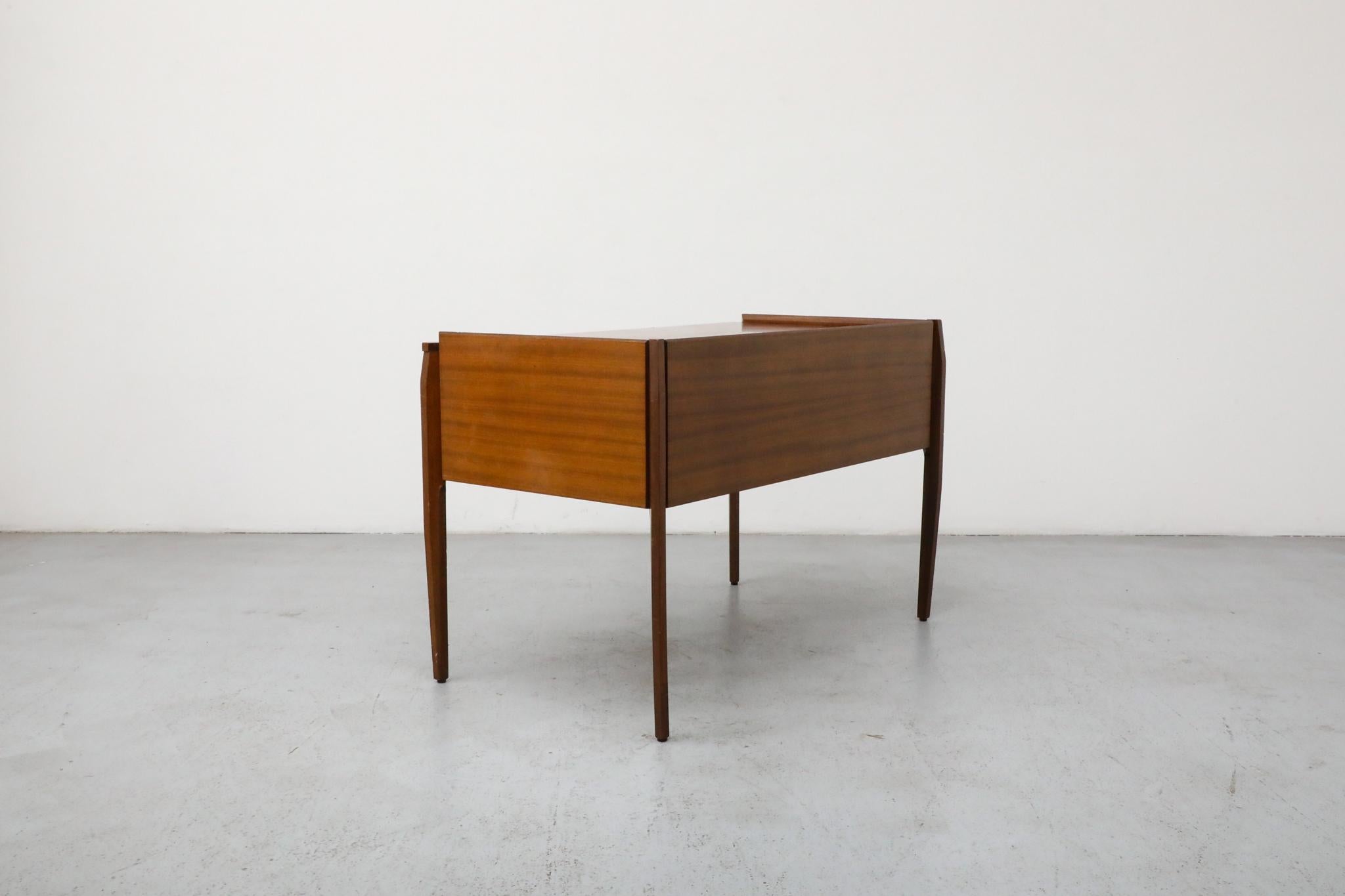 Faggio Scrivania Vittorio Dassi, stile Gio Ponti, Greene & Greene, metà secolo in vendita