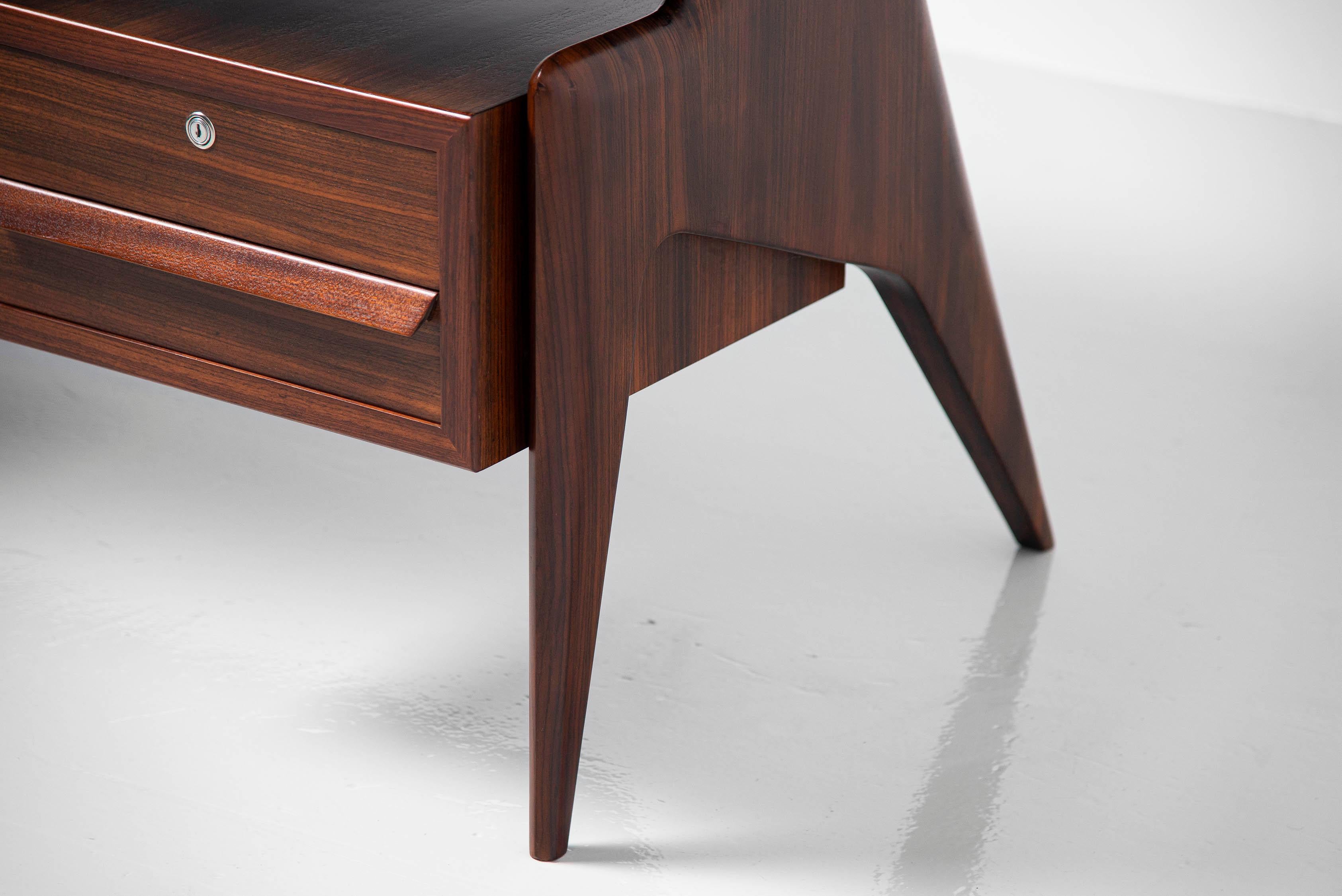 Super shaped writing desk designed by Vittorio Dassi and manufactured by Dassi, Italy 1950. Vittorio Dassi learned his cabinet making skills while working for Gio Ponti, after and during that period he also started to design pieces from his own.