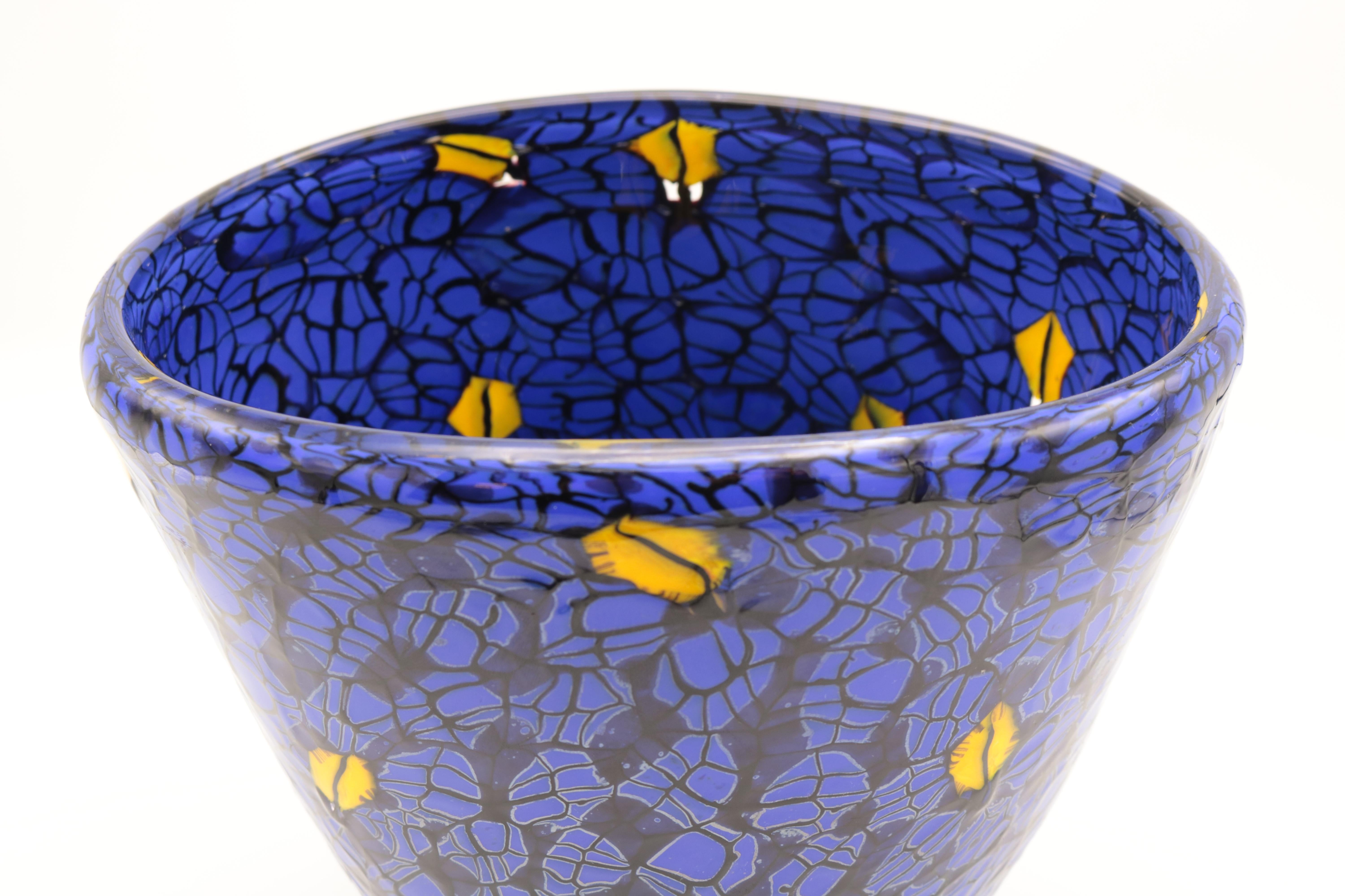 Un vaso in vetro di Murano 