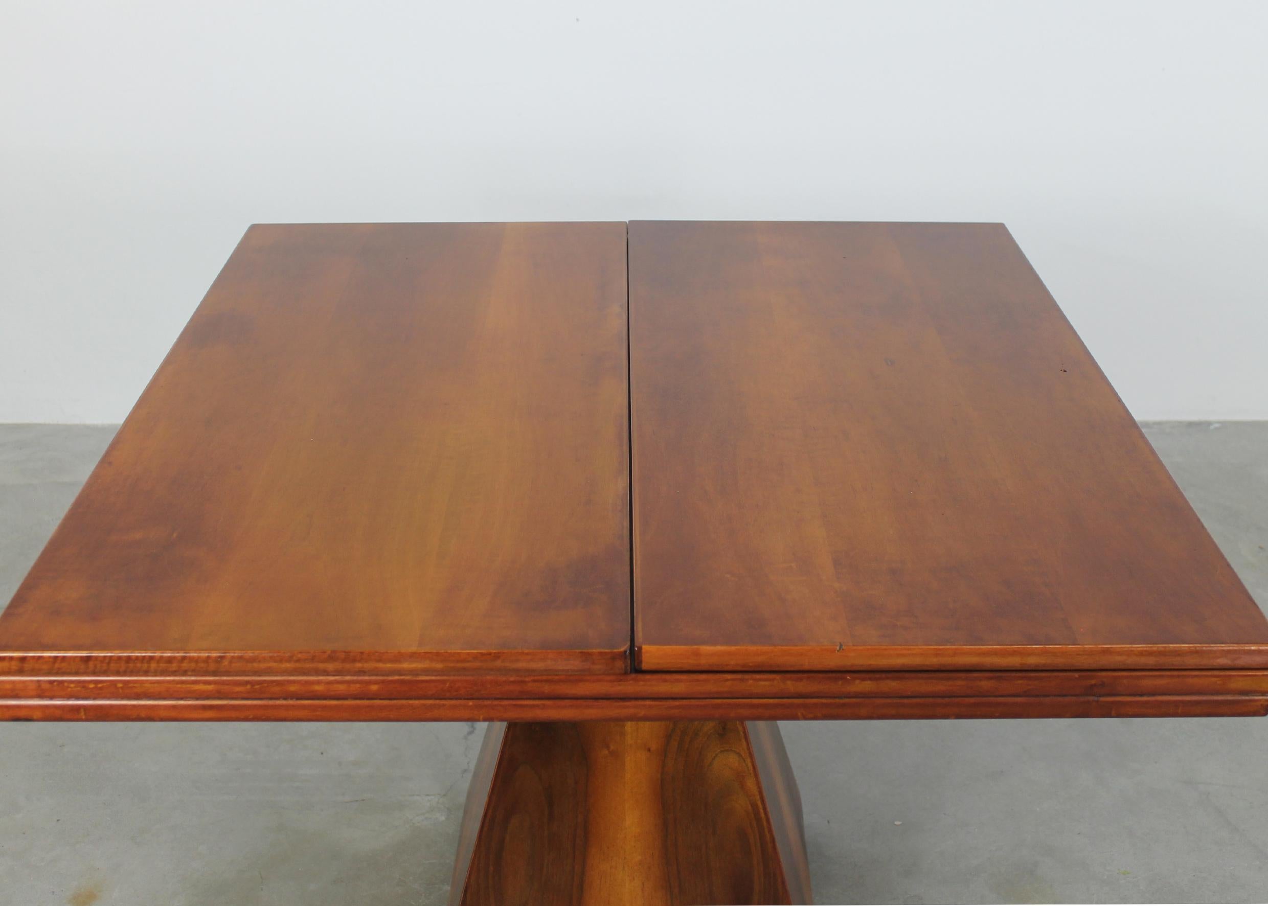 Italian Vittorio Introini Chelsea Extendable Table in Walnut Wood by Saporiti 1960s For Sale