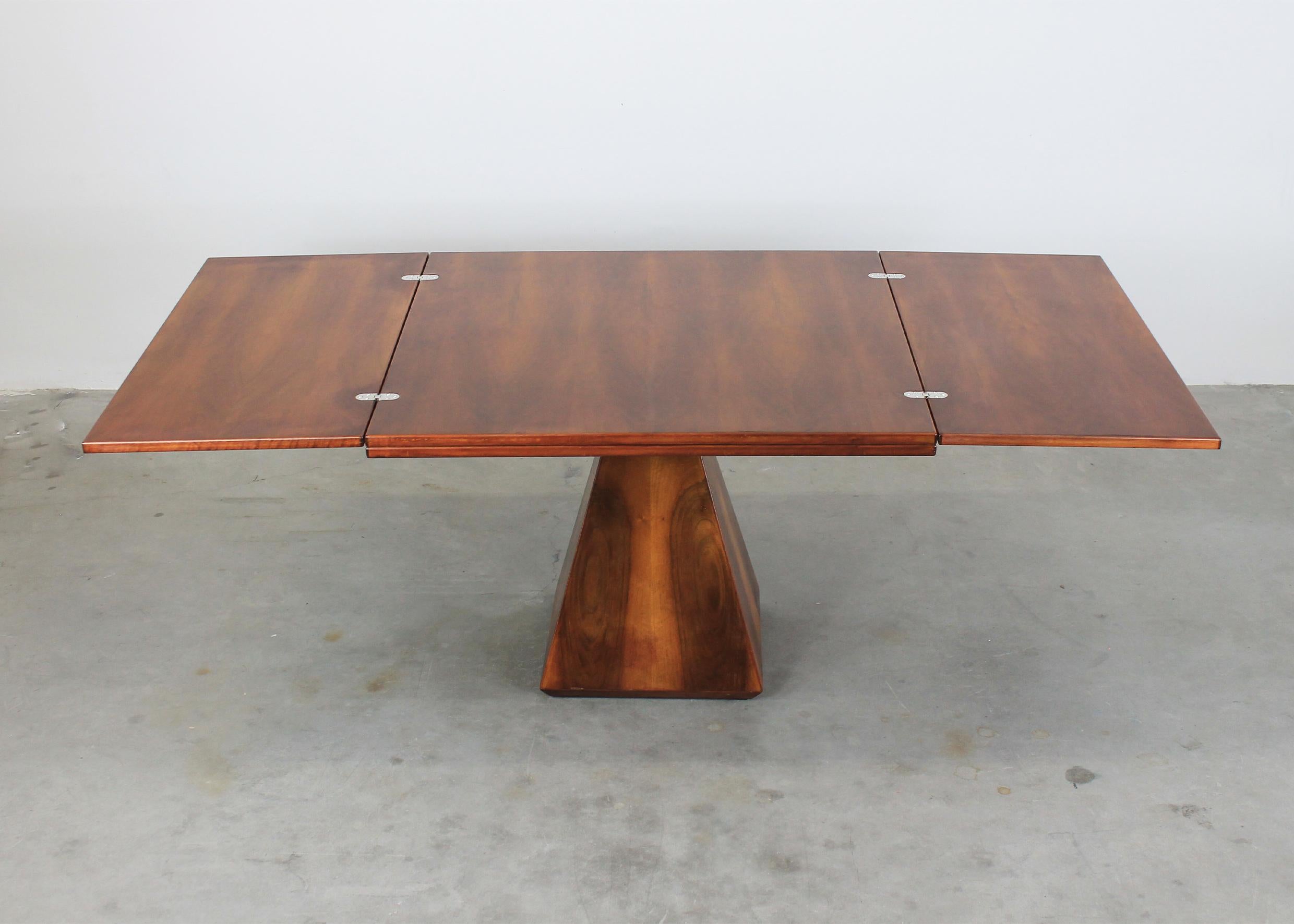 Vittorio Introini Chelsea Extendable Table in Walnut Wood by Saporiti 1960s In Good Condition For Sale In Montecatini Terme, IT