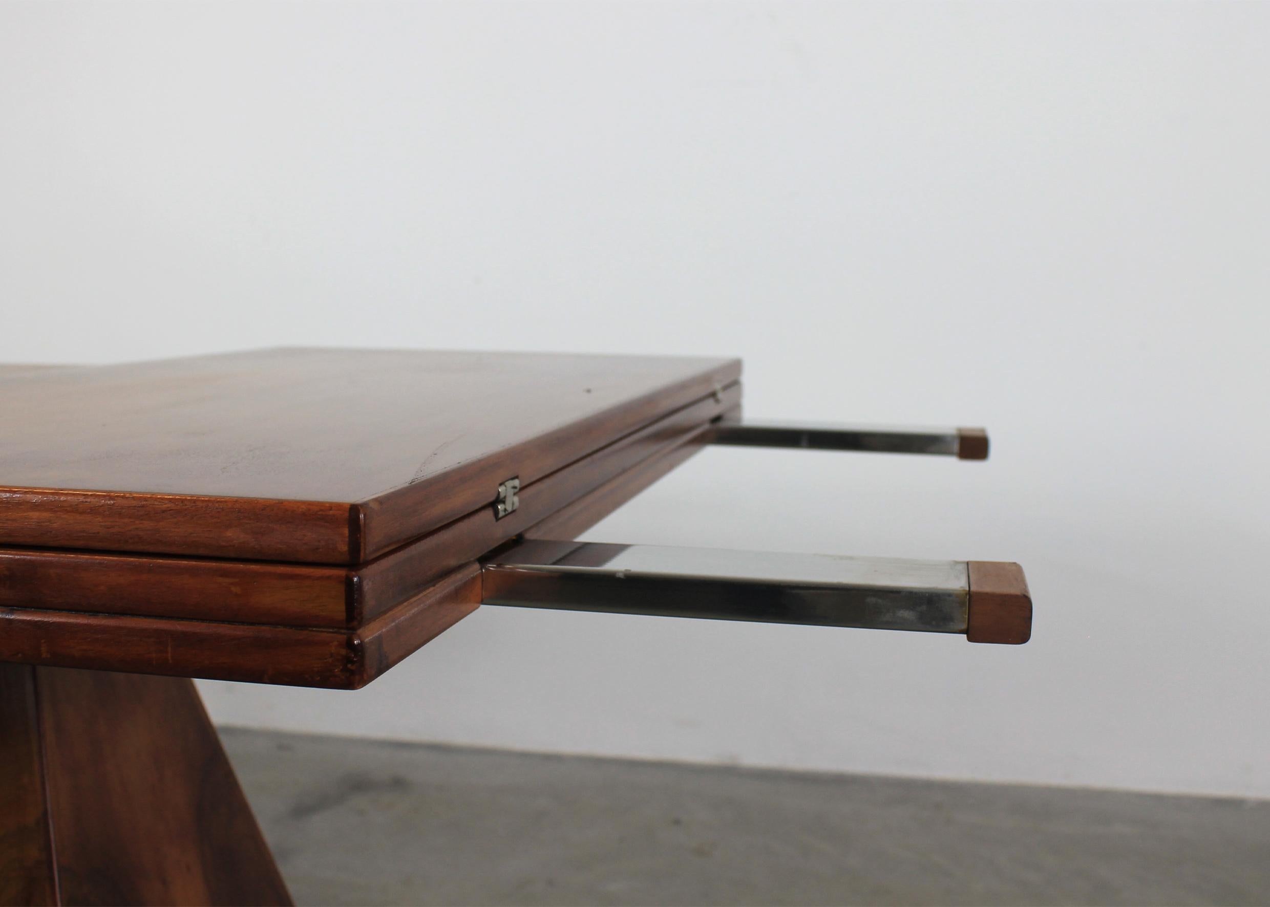 Mid-20th Century Vittorio Introini Chelsea Extendable Table in Walnut Wood by Saporiti 1960s For Sale