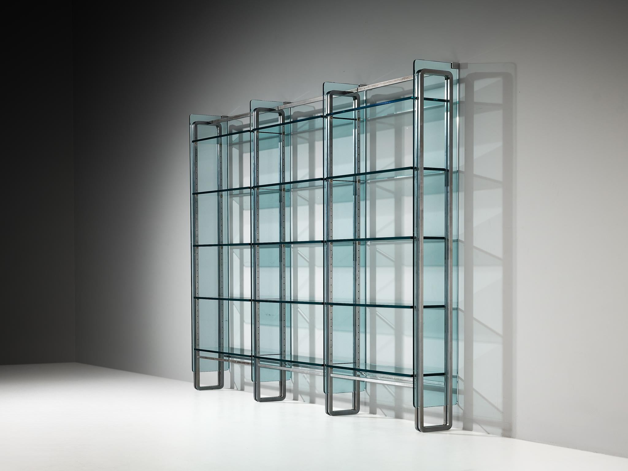 Vittorio Introini for Proposals wall unit or library, glass, steel, brass, Italy, 1970s

This exceptional made-to-order wall unit was designed by Vittorio Introini and manufactured by Proposals in Italy during the 1970. A refined example of Italian