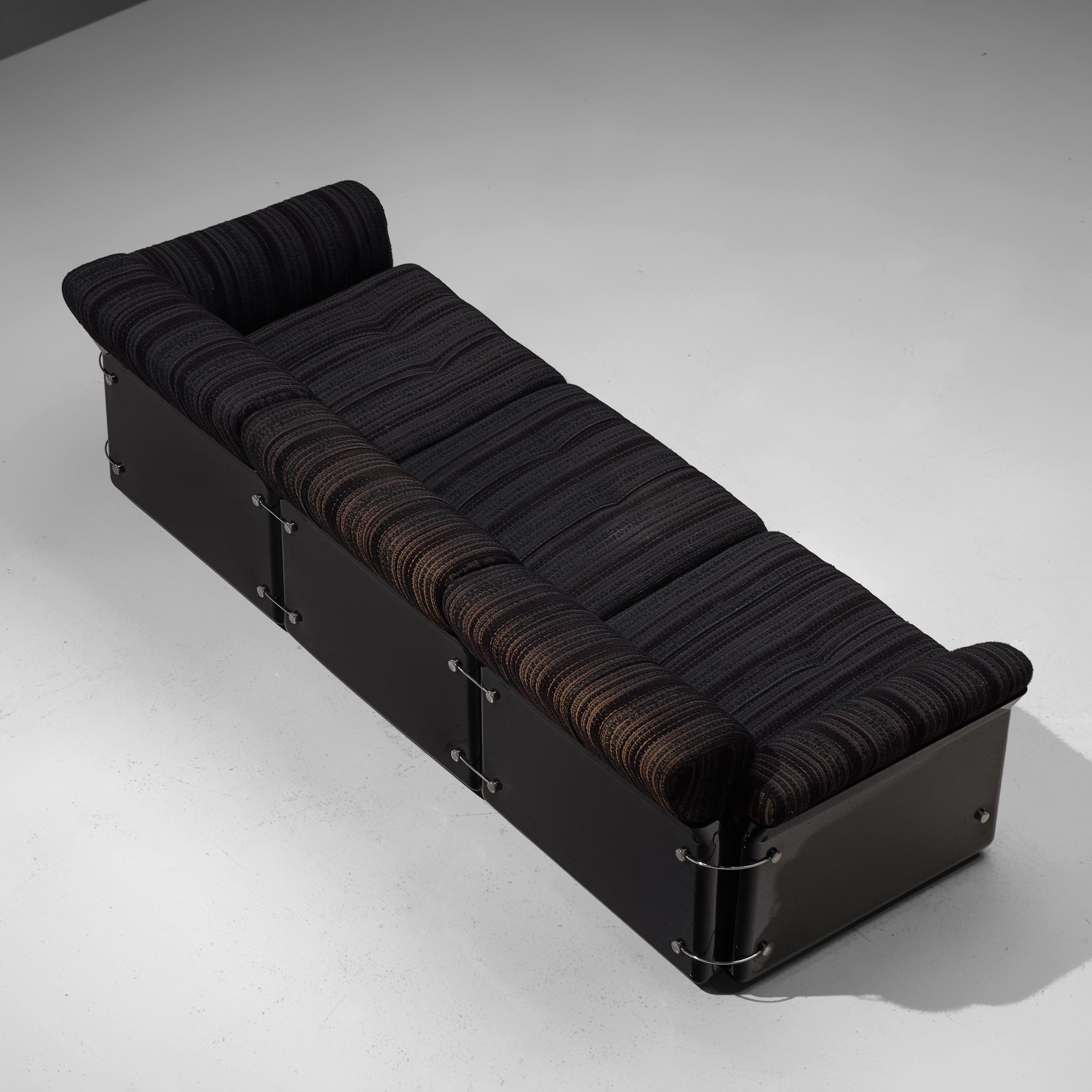 Vittorio Introini for Saporiti 'Larissa' Sofa in Delicate Upholstery In Good Condition For Sale In Waalwijk, NL