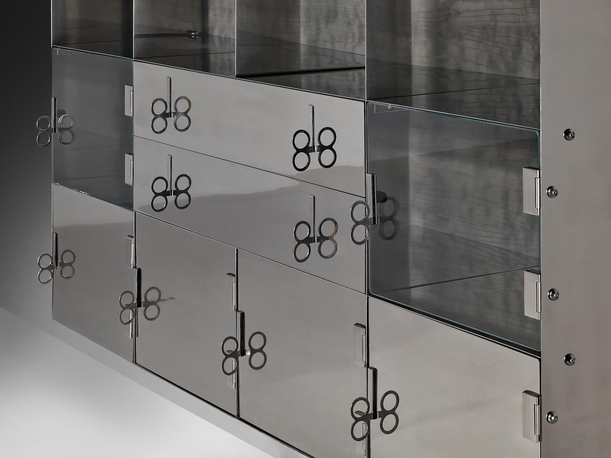 Italiano Vittorio Introini per Saporiti Credenza a specchio in vetro alluminio lucido in vendita