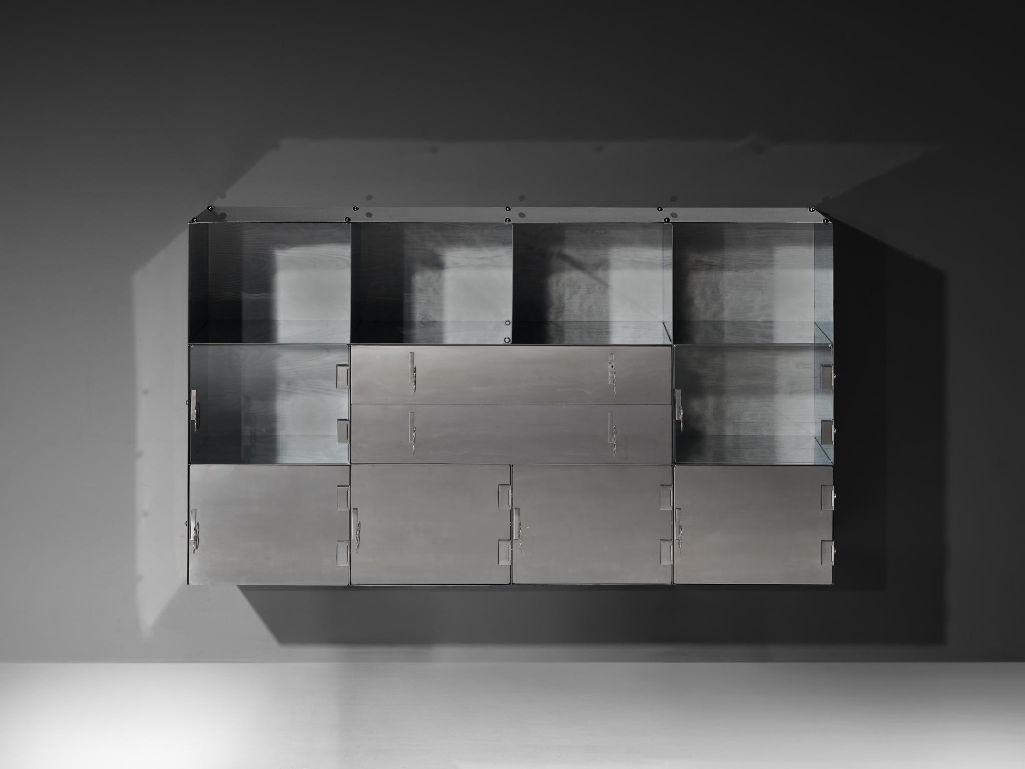 Metà XX secolo Vittorio Introini per Saporiti Credenza a specchio in vetro alluminio lucido in vendita