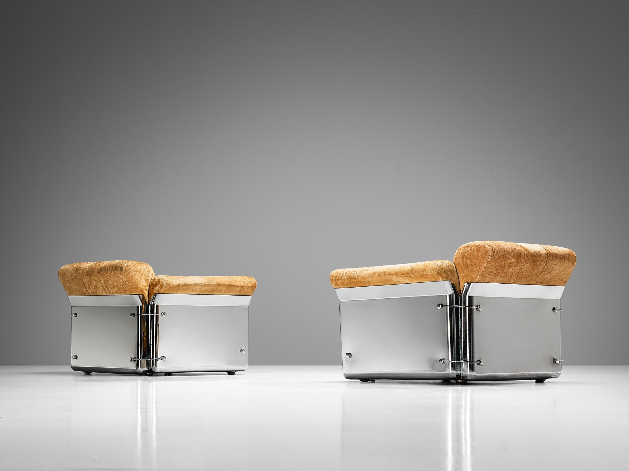 Post-Modern Vittorio Introini for Saporiti Pair of 'Larissa' Lounge Chairs in Velvet  For Sale