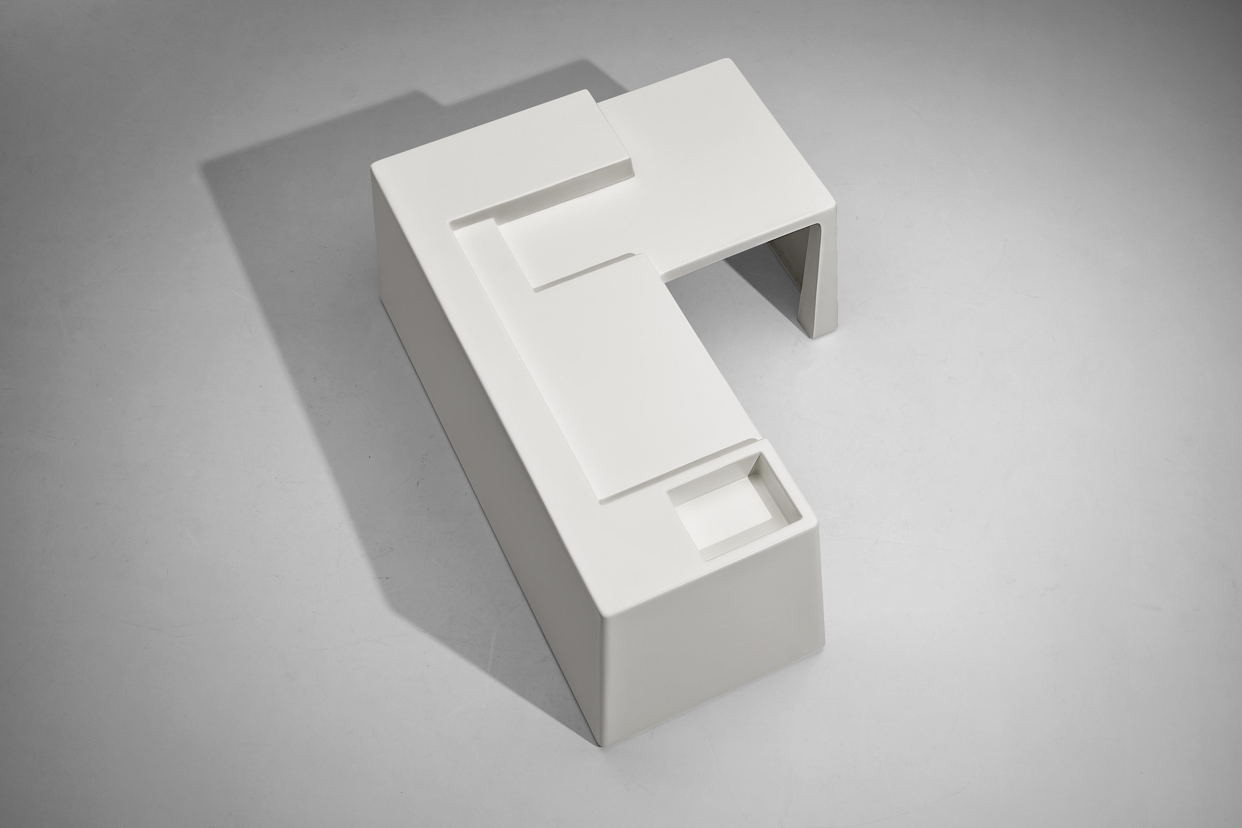 Vittorio Introini for Saporiti Rare Sculptural Desk in White Fiberglass 2