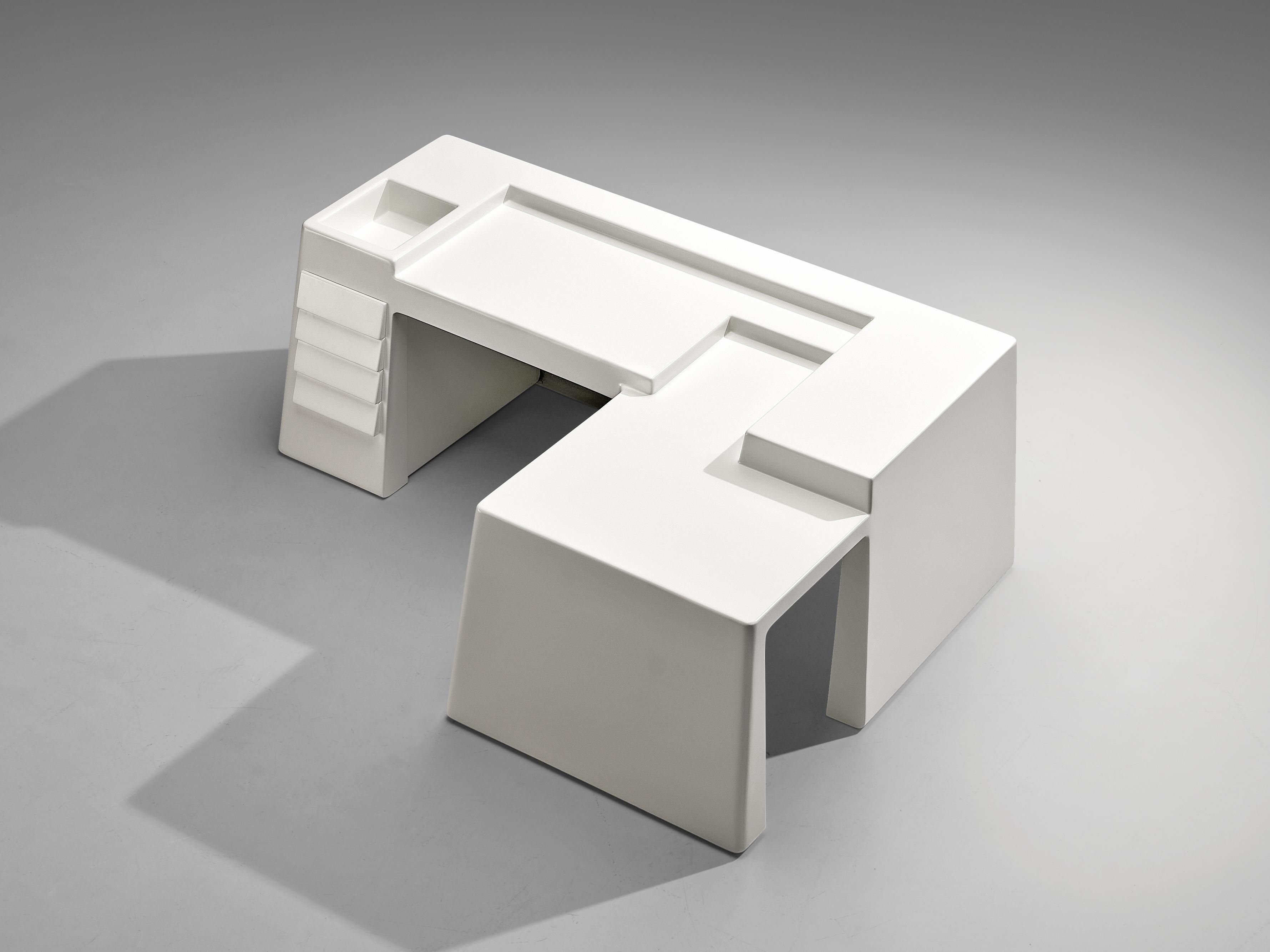 Vittorio Introini for Saporiti, restored free-standing desk, fiberglass, Italy, 1969

This admirable free-standing corner desk was designed by the Italian designer Vittorio Introini. Due to its all-white design and the distinct shapes, this desk
