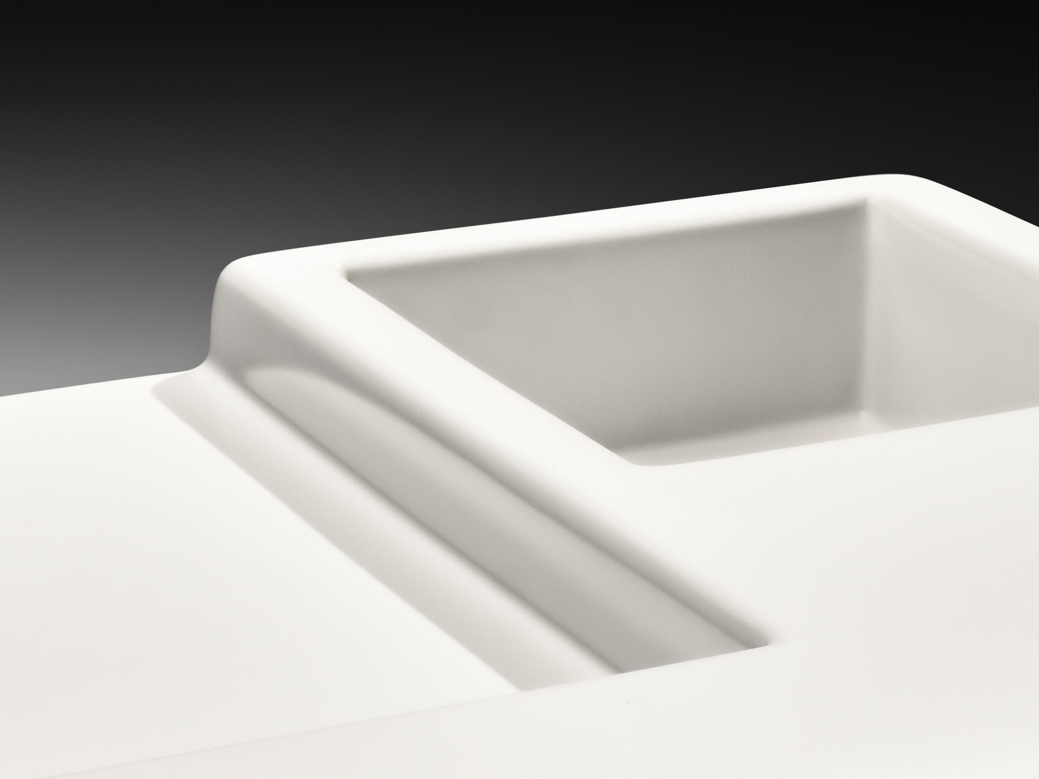 Vittorio Introini for Saporiti Rare Sculptural Desk in White Fiberglass For Sale 5
