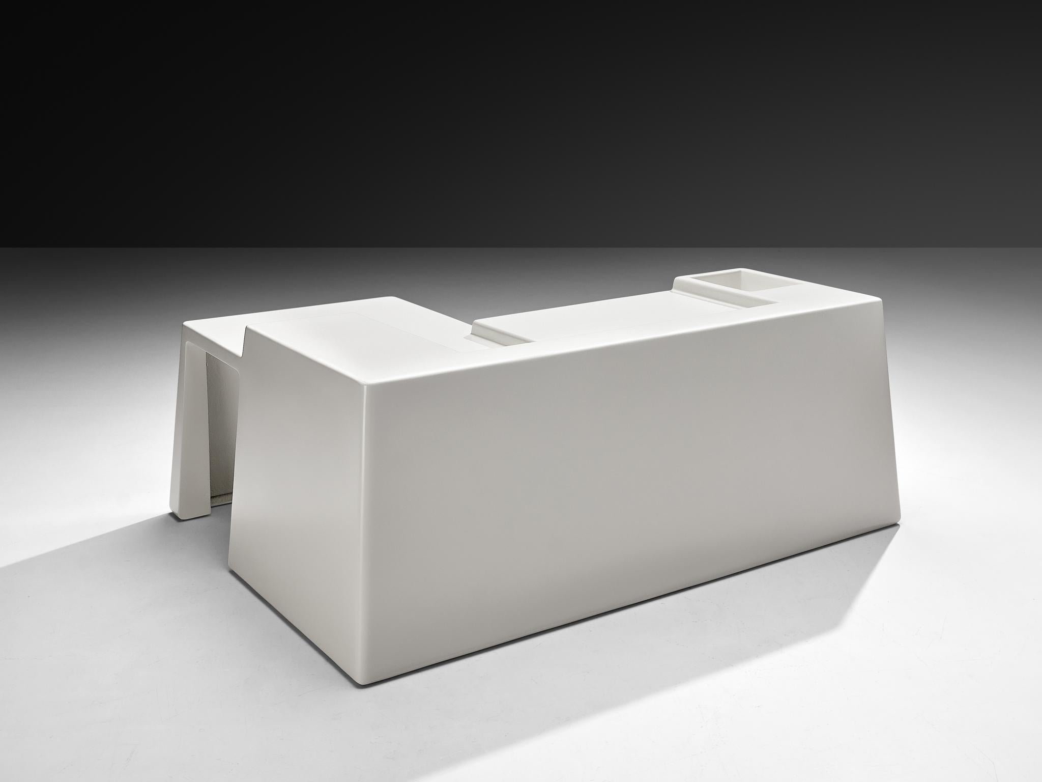Vittorio Introini for Saporiti Rare Sculptural Desk in White Fiberglass For Sale 2