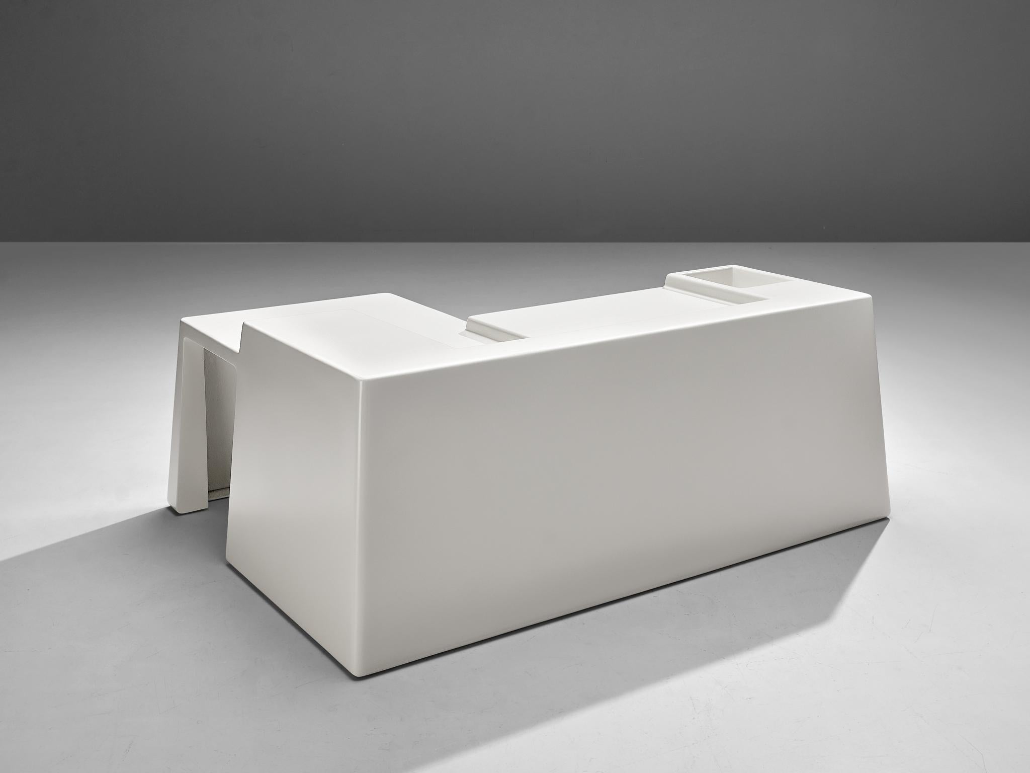 Mid-20th Century Vittorio Introini for Saporiti Rare Sculptural Desk in White Fiberglass For Sale
