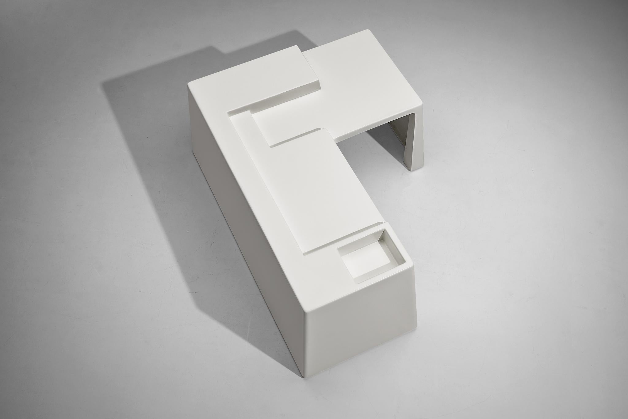 Vittorio Introini for Saporiti Rare Sculptural Desk in White Fiberglass For Sale 2